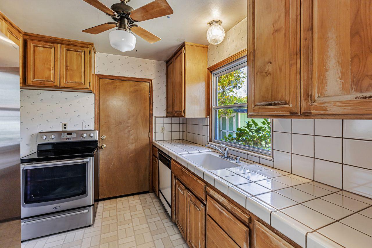 Detail Gallery Image 10 of 23 For 4949 Helen Way, Sacramento,  CA 95818 - 3 Beds | 1 Baths