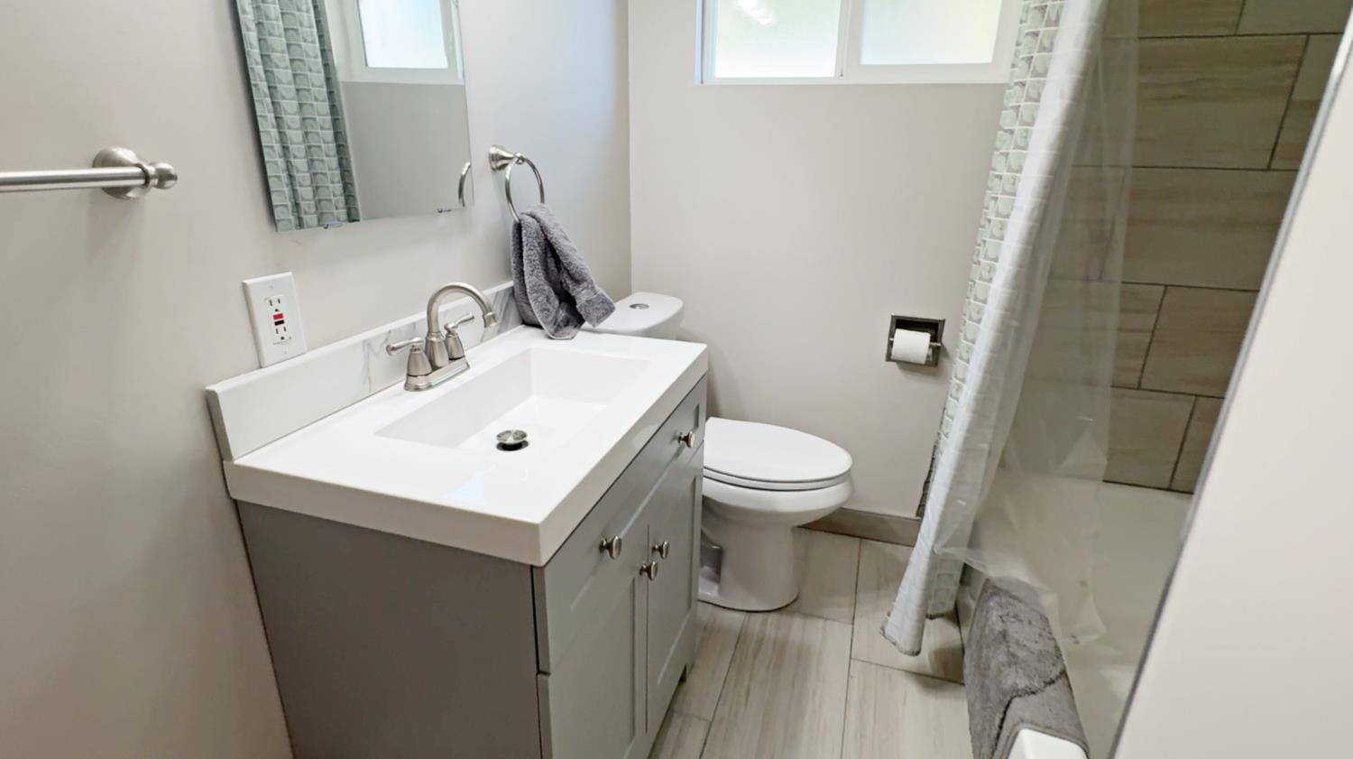 Detail Gallery Image 17 of 29 For 6350 Fruitridge Rd, Sacramento,  CA 95820 - 2 Beds | 1 Baths
