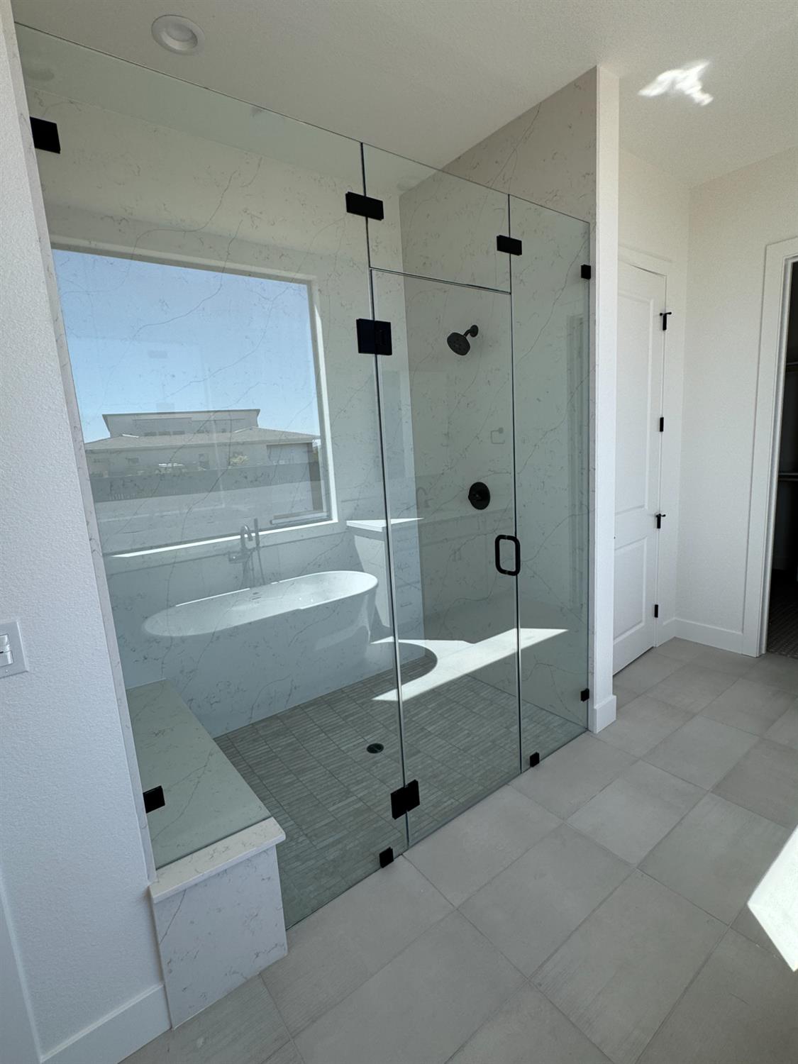 Detail Gallery Image 10 of 13 For 4657 Dehone Cir, Folsom,  CA 95630 - 4 Beds | 4/1 Baths