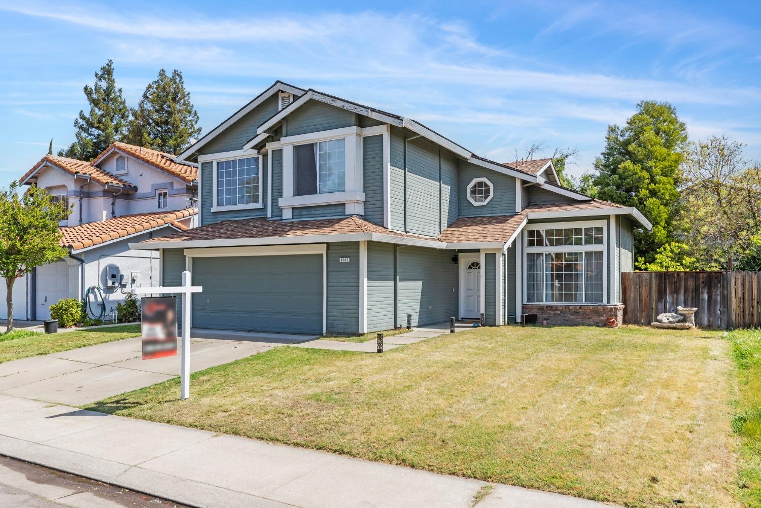 Detail Gallery Image 2 of 28 For 3843 Steve Lillie Cir, Stockton,  CA 95206 - 4 Beds | 2/1 Baths