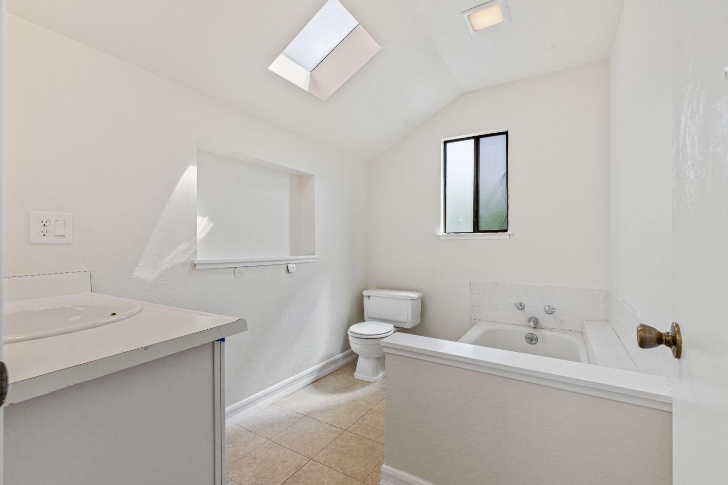 Detail Gallery Image 24 of 47 For 221 N Grant Ave, Manteca,  CA 95336 - 3 Beds | 2/1 Baths