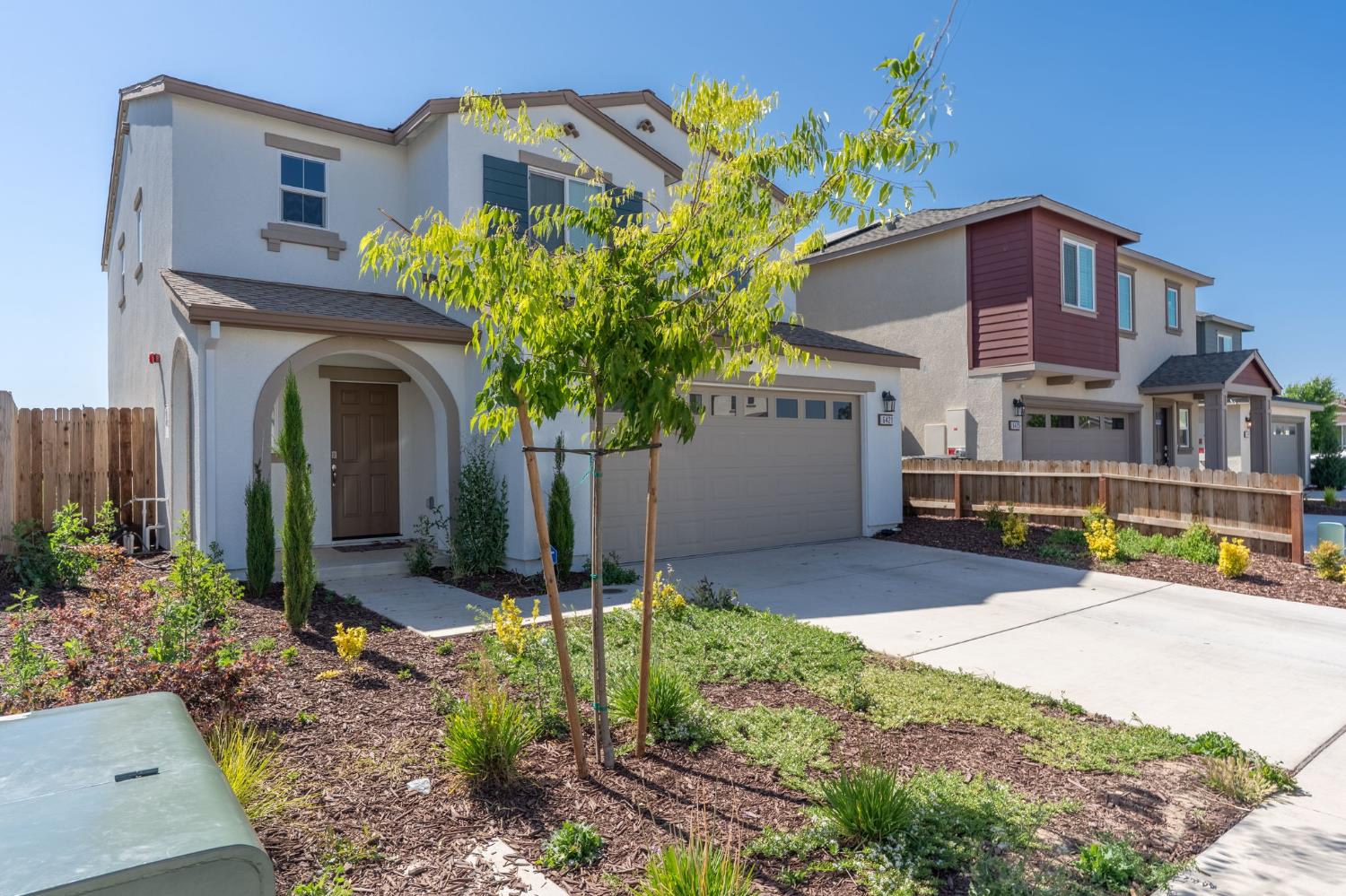 Detail Gallery Image 3 of 32 For 6421 Maple Leaf Ln, Riverbank,  CA 95367 - 5 Beds | 3 Baths