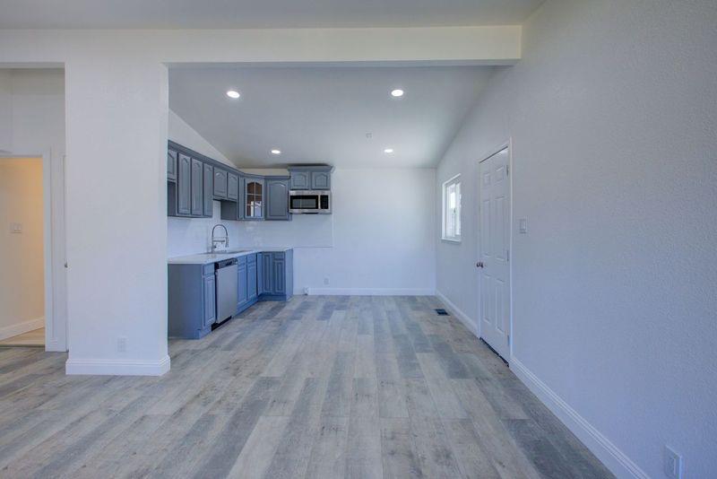 Detail Gallery Image 7 of 32 For 3212 Triplett St, Modesto,  CA 95355 - 3 Beds | 2 Baths