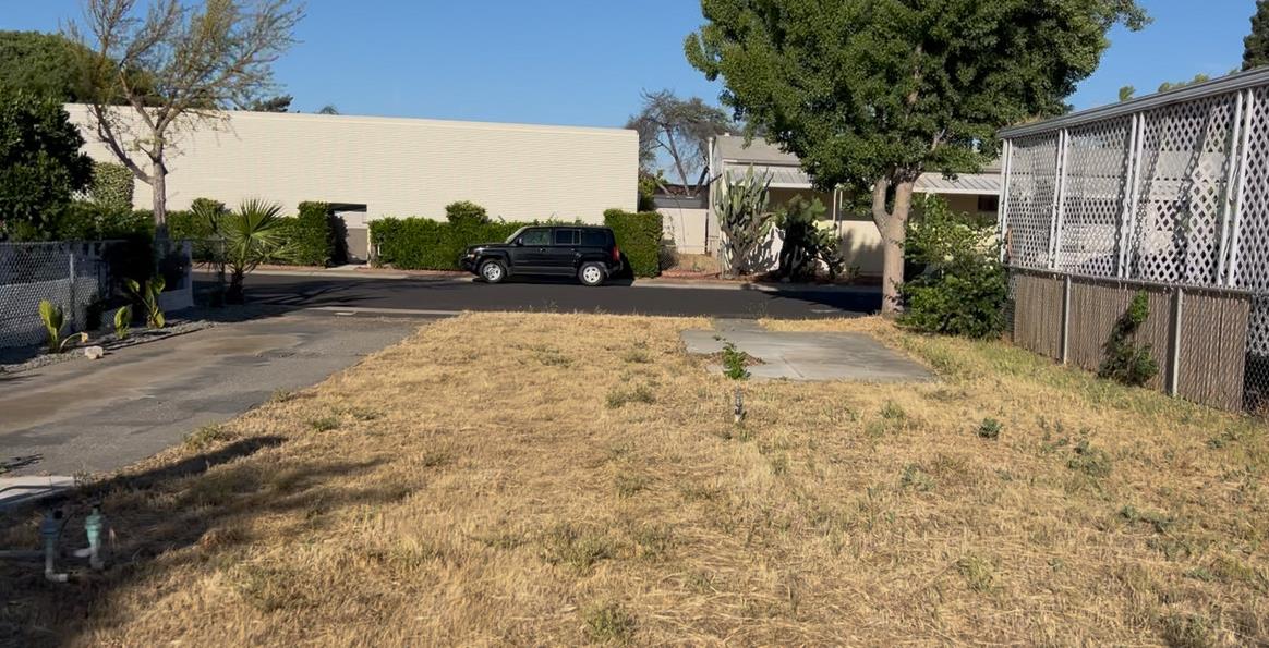 Detail Gallery Image 8 of 11 For 3037 Holiday Ln, Modesto,  CA 95350 - – Beds | – Baths