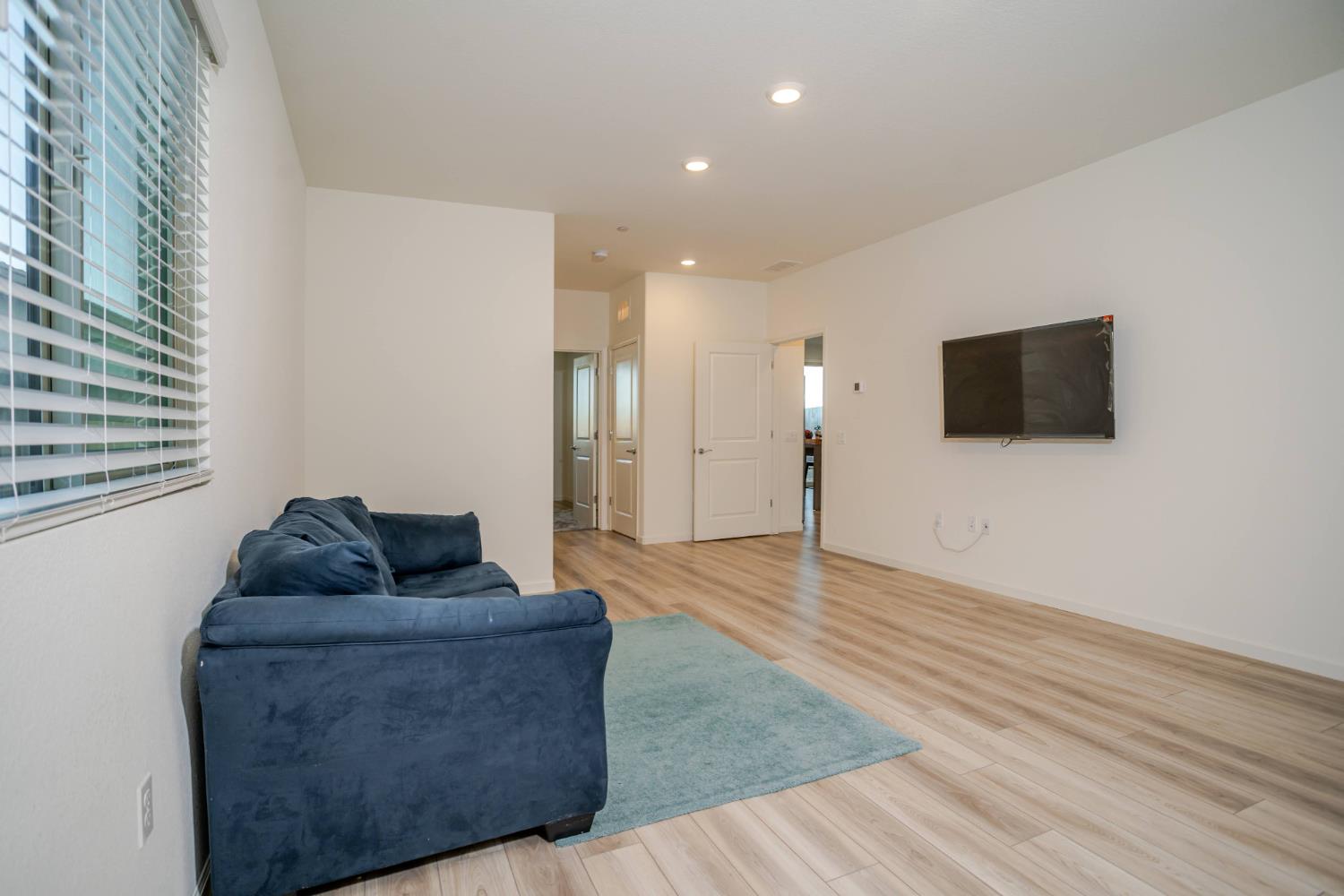 Detail Gallery Image 11 of 43 For 12808 Scholarly Way, Rancho Cordova,  CA 95742 - 5 Beds | 3/1 Baths
