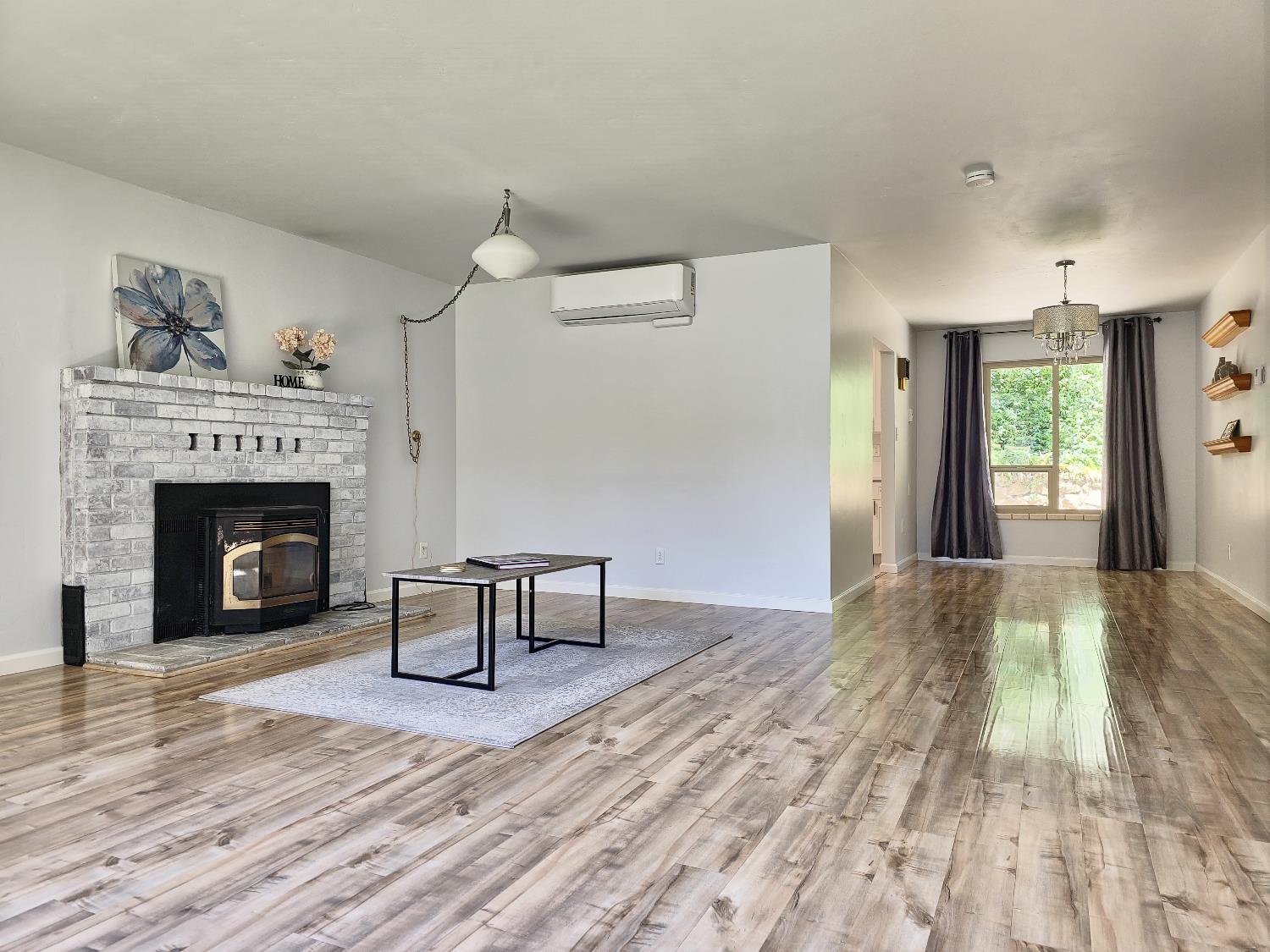 Detail Gallery Image 5 of 18 For 1284 Roxie Way, Placerville,  CA 95667 - 3 Beds | 1 Baths