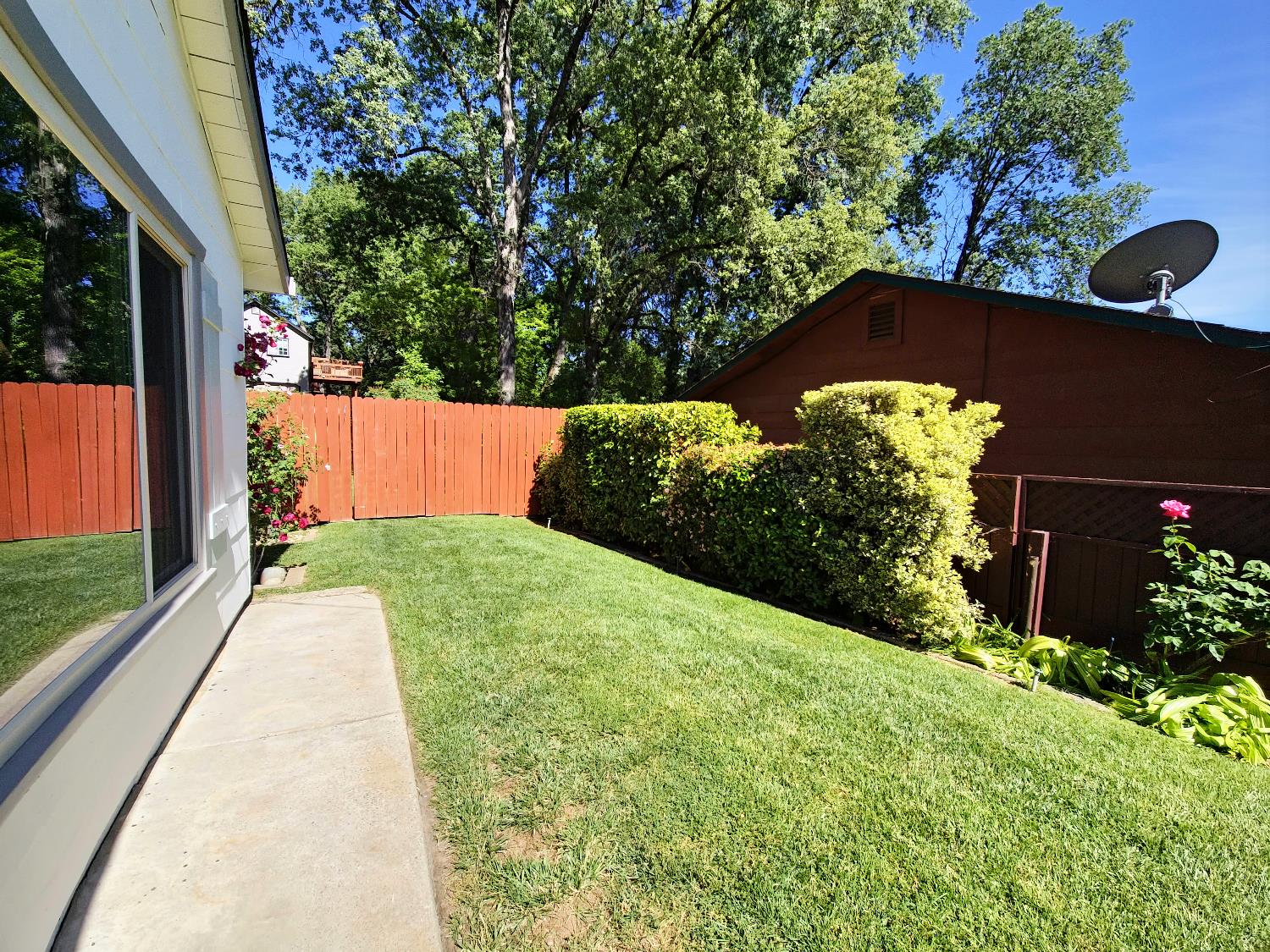 Detail Gallery Image 3 of 18 For 1284 Roxie Way, Placerville,  CA 95667 - 3 Beds | 1 Baths