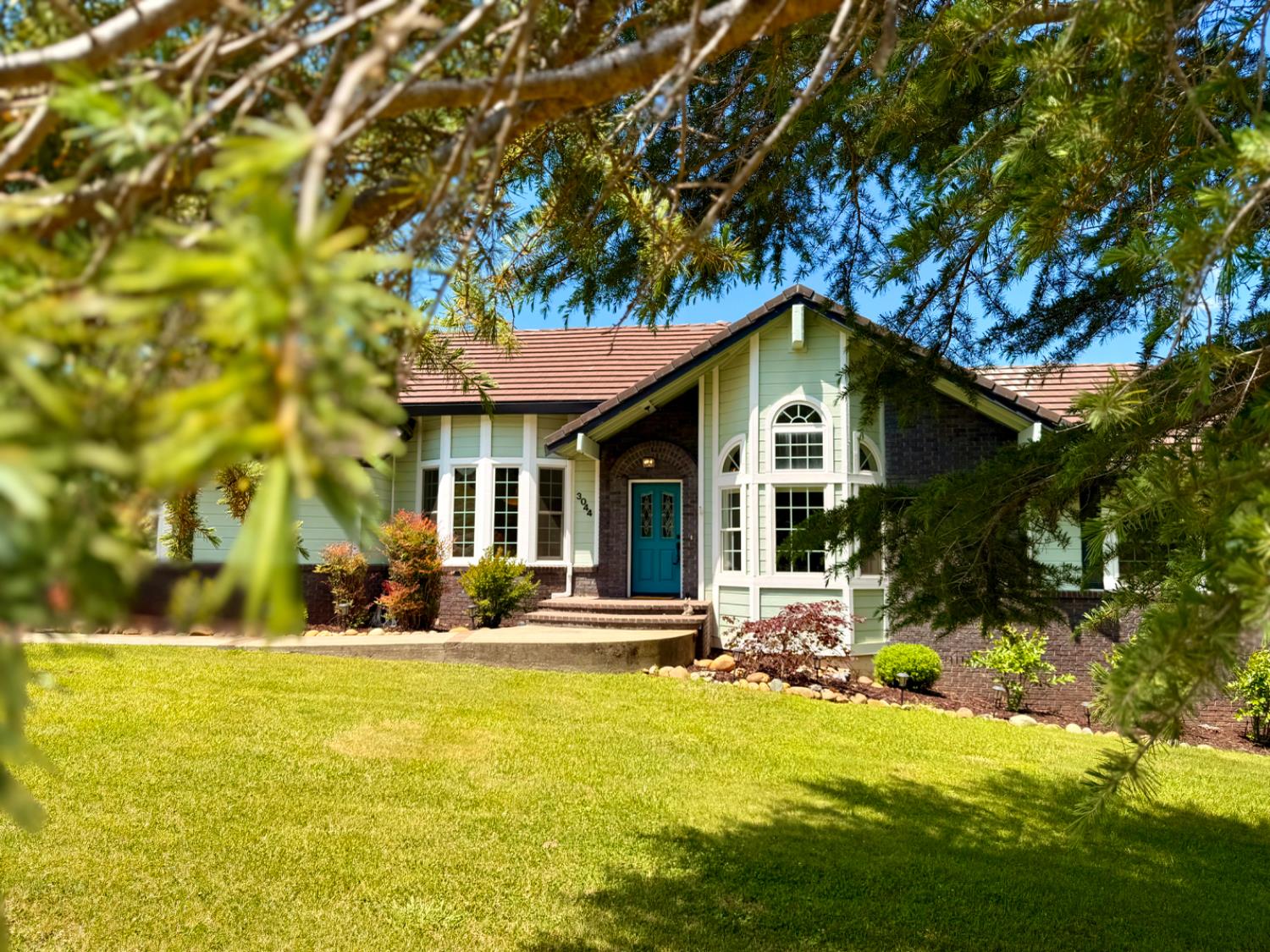 Detail Gallery Image 6 of 52 For 3044 Roughrider Ct, Placerville,  CA 95667 - 4 Beds | 3 Baths