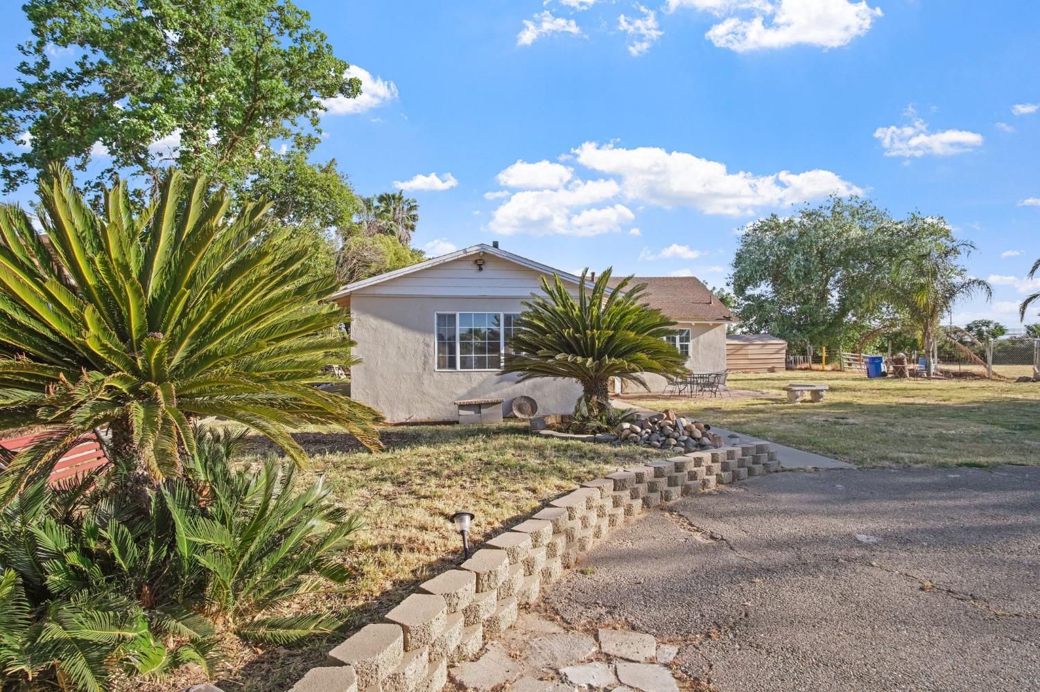 Detail Gallery Image 4 of 45 For 700 N Montana Ave, Turlock,  CA 95380 - 2 Beds | 1 Baths