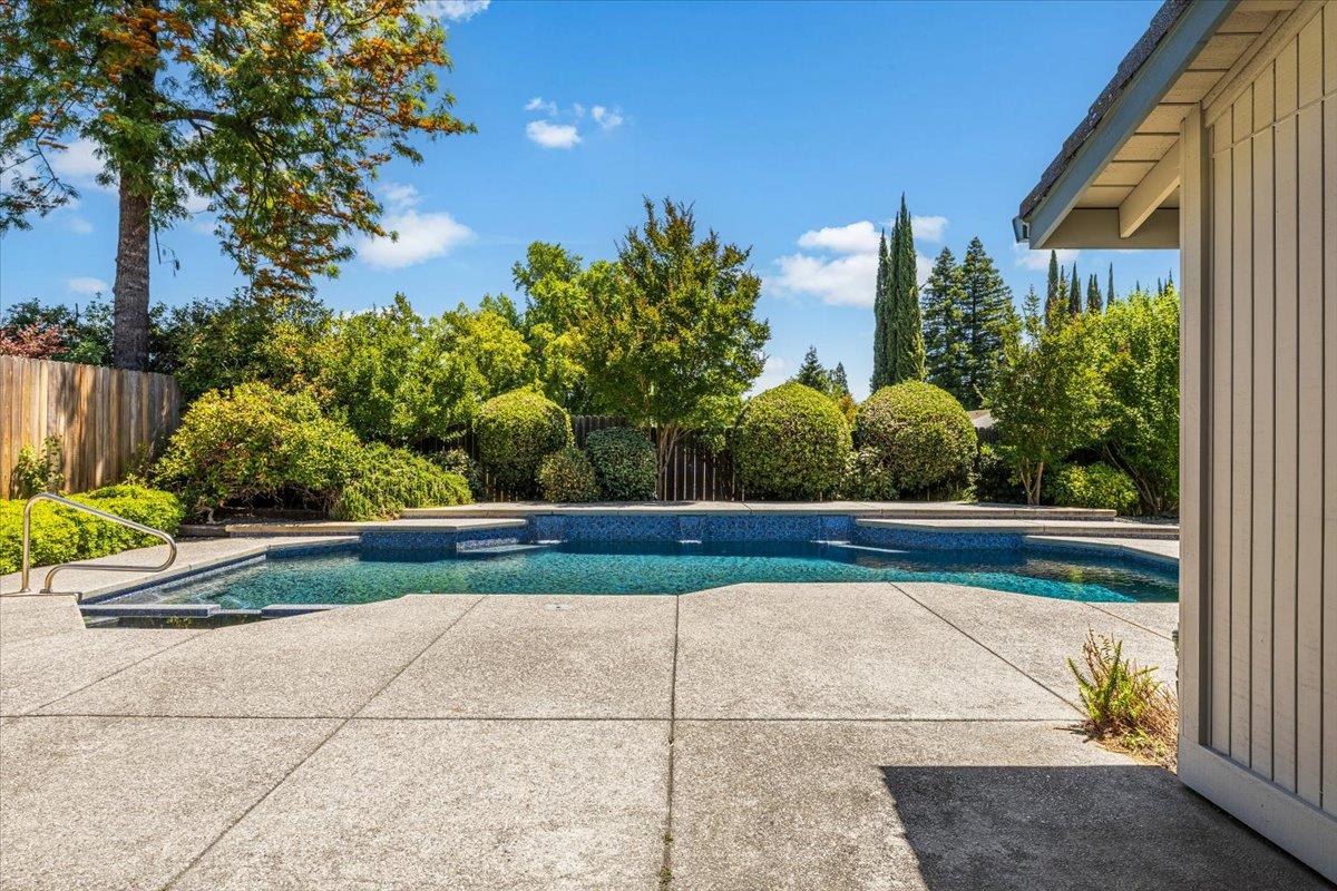 Detail Gallery Image 31 of 37 For 6544 Shadow Hawk Dr, Citrus Heights,  CA 95621 - 3 Beds | 2 Baths