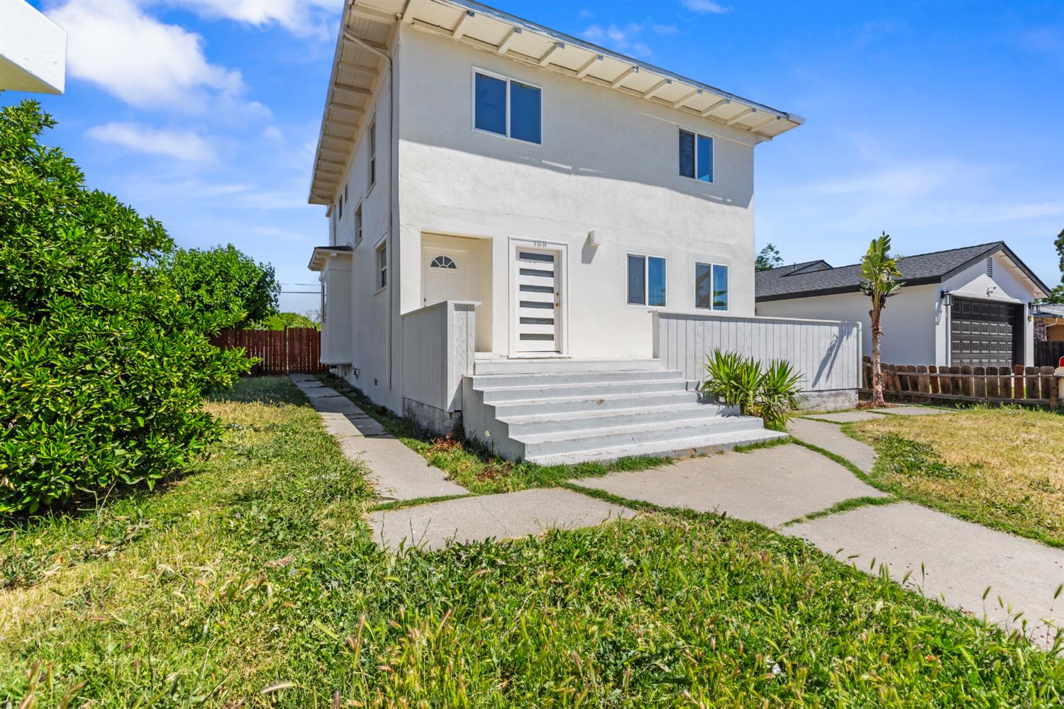 Detail Gallery Image 3 of 24 For 169 W 5th St, Stockton,  CA 95206 - 4 Beds | 3 Baths