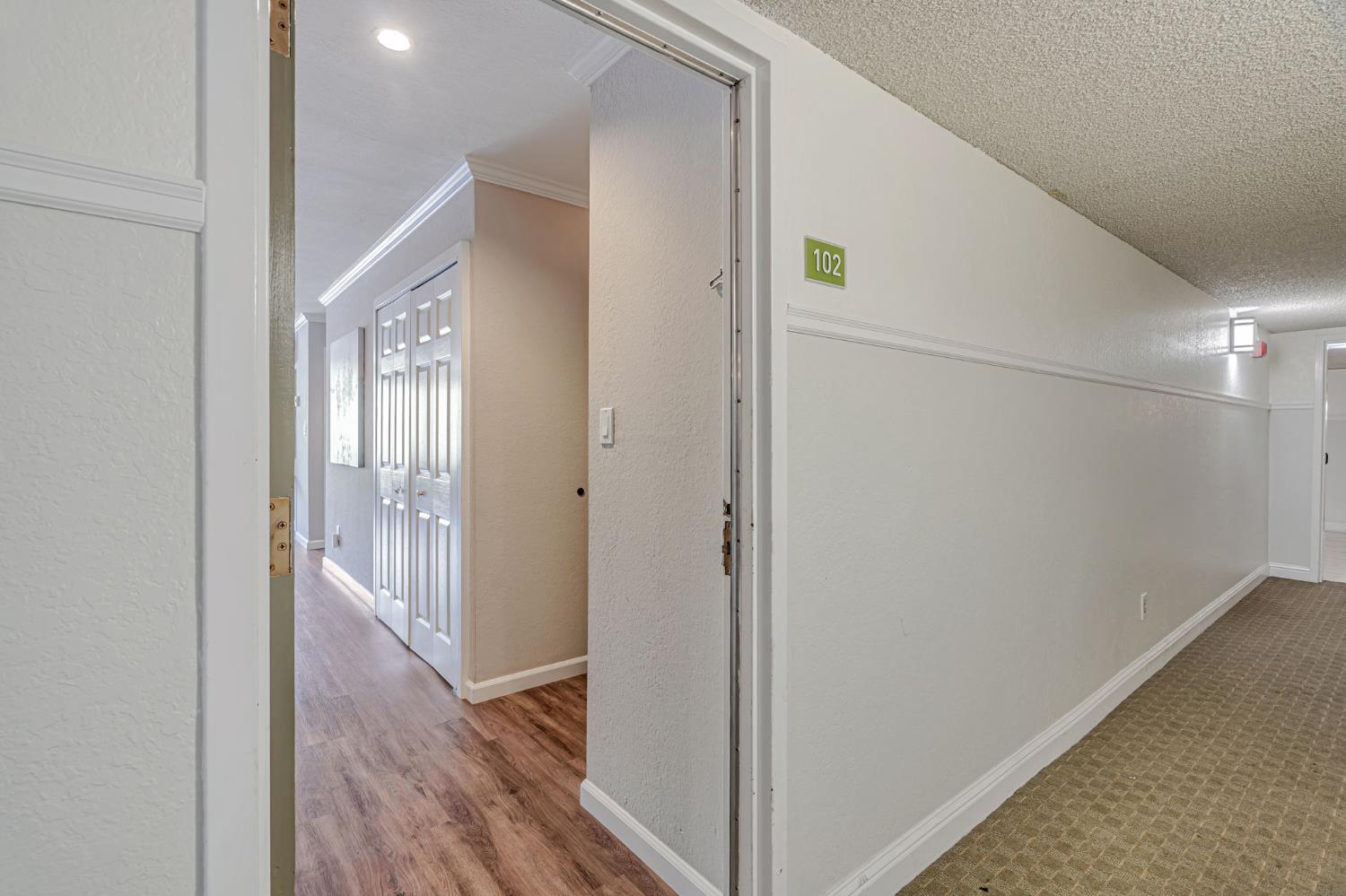 Detail Gallery Image 6 of 44 For 725 Mariposa Ave #102,  Mountain View,  CA 94041 - 2 Beds | 2 Baths