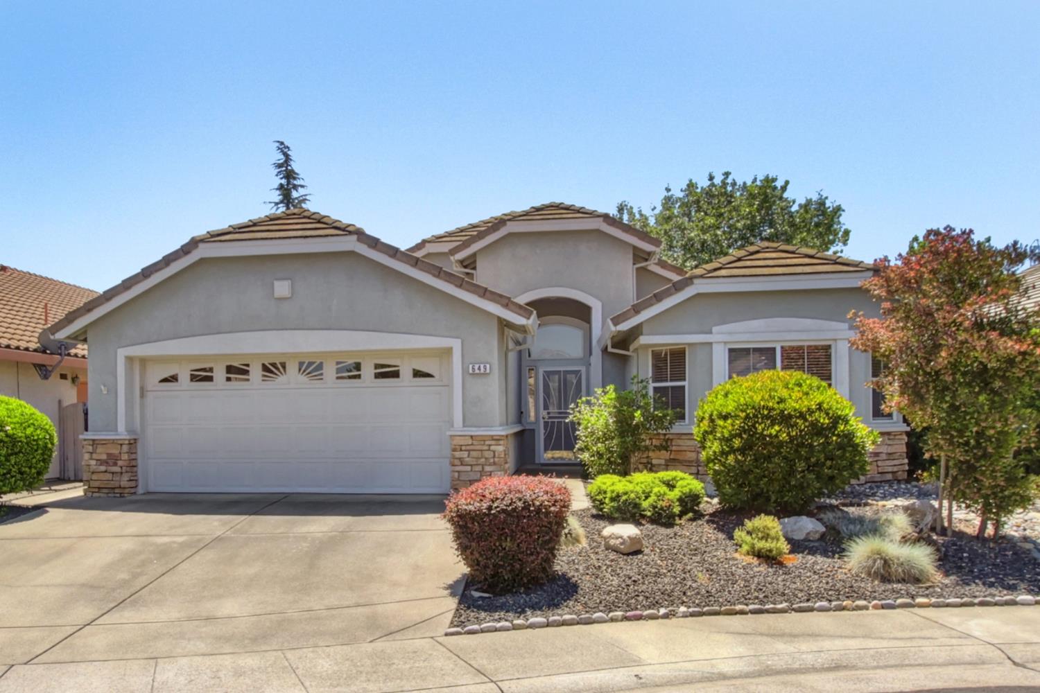 Detail Gallery Image 1 of 38 For 649 Blackstone Ct, Roseville,  CA 95747 - 2 Beds | 2 Baths