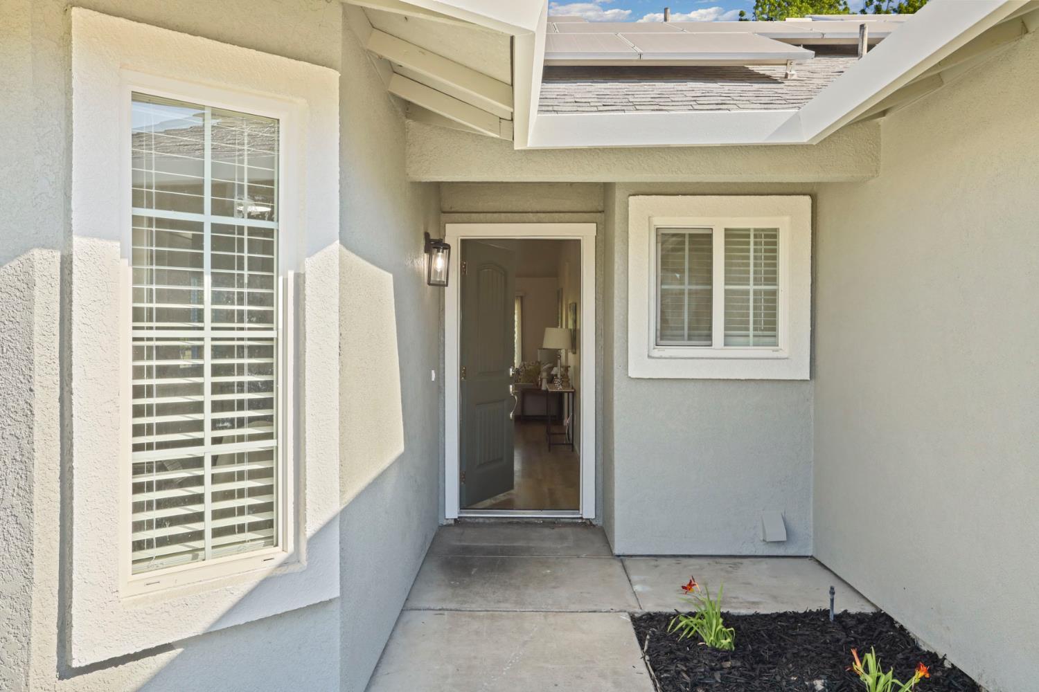 Detail Gallery Image 4 of 34 For 2368 Clipper Ln, Stockton,  CA 95204 - 3 Beds | 2 Baths