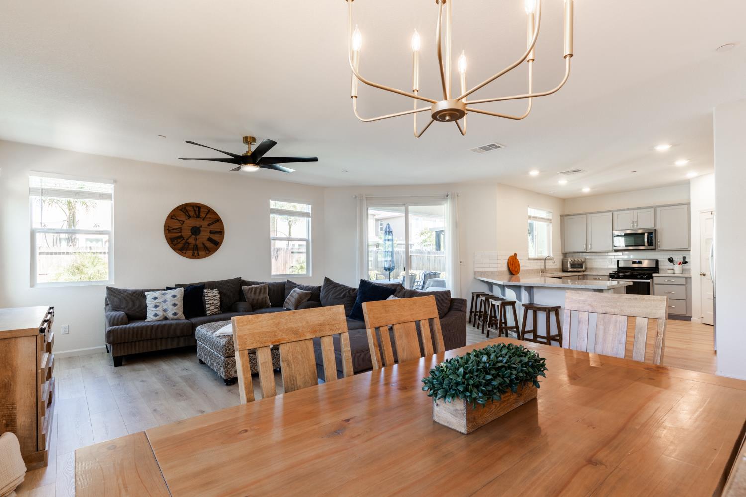 Detail Gallery Image 6 of 28 For 9096 Quartet Ave, Roseville,  CA 95747 - 4 Beds | 3 Baths