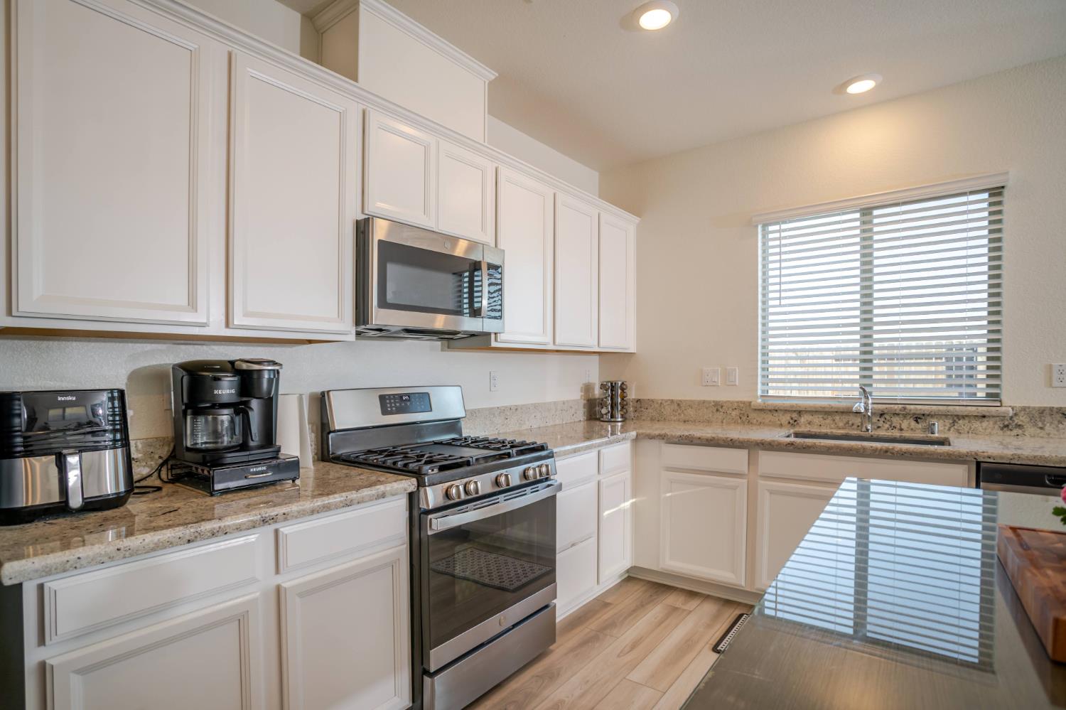 Detail Gallery Image 8 of 43 For 12808 Scholarly Way, Rancho Cordova,  CA 95742 - 5 Beds | 3/1 Baths