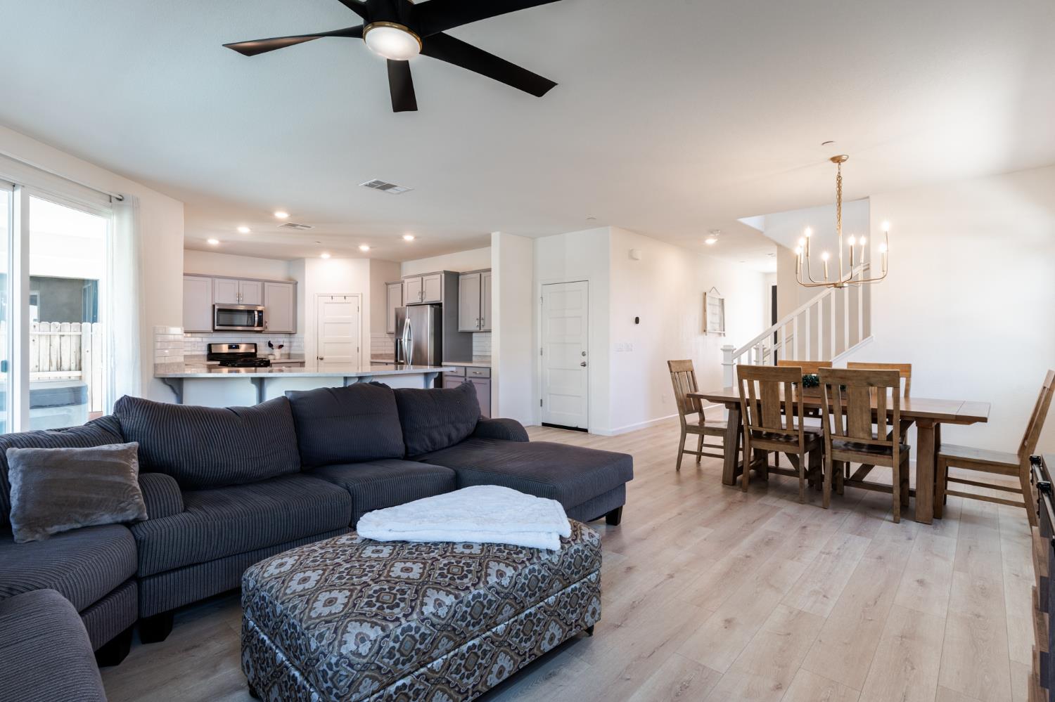 Detail Gallery Image 5 of 28 For 9096 Quartet Ave, Roseville,  CA 95747 - 4 Beds | 3 Baths
