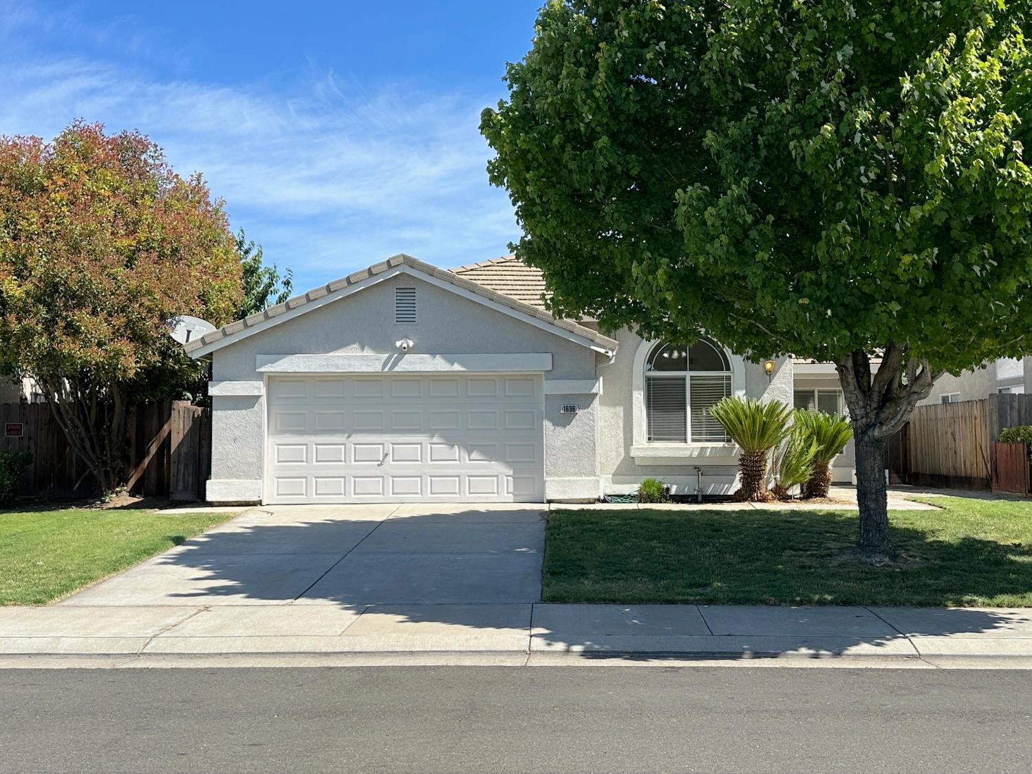 Detail Gallery Image 1 of 23 For 1696 Venice Cir, Stockton,  CA 95206 - 3 Beds | 2 Baths