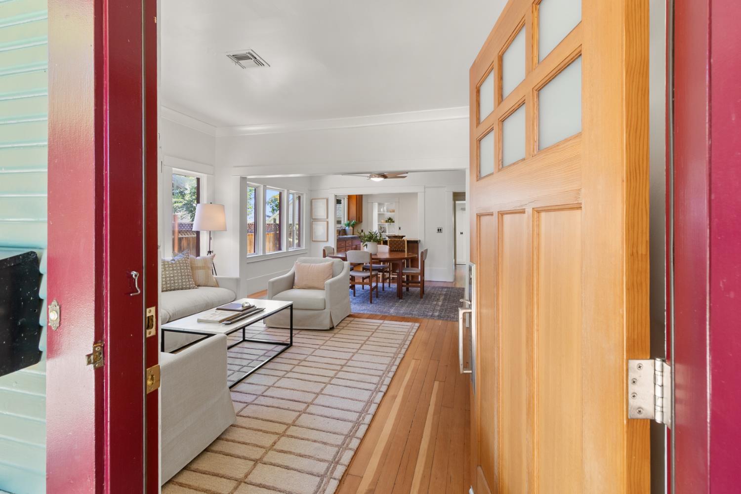 Detail Gallery Image 6 of 53 For 4860 U St, Sacramento,  CA 95817 - 3 Beds | 2 Baths