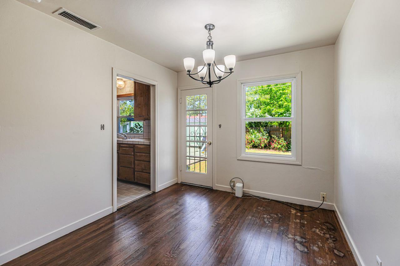 Detail Gallery Image 7 of 23 For 4949 Helen Way, Sacramento,  CA 95818 - 3 Beds | 1 Baths