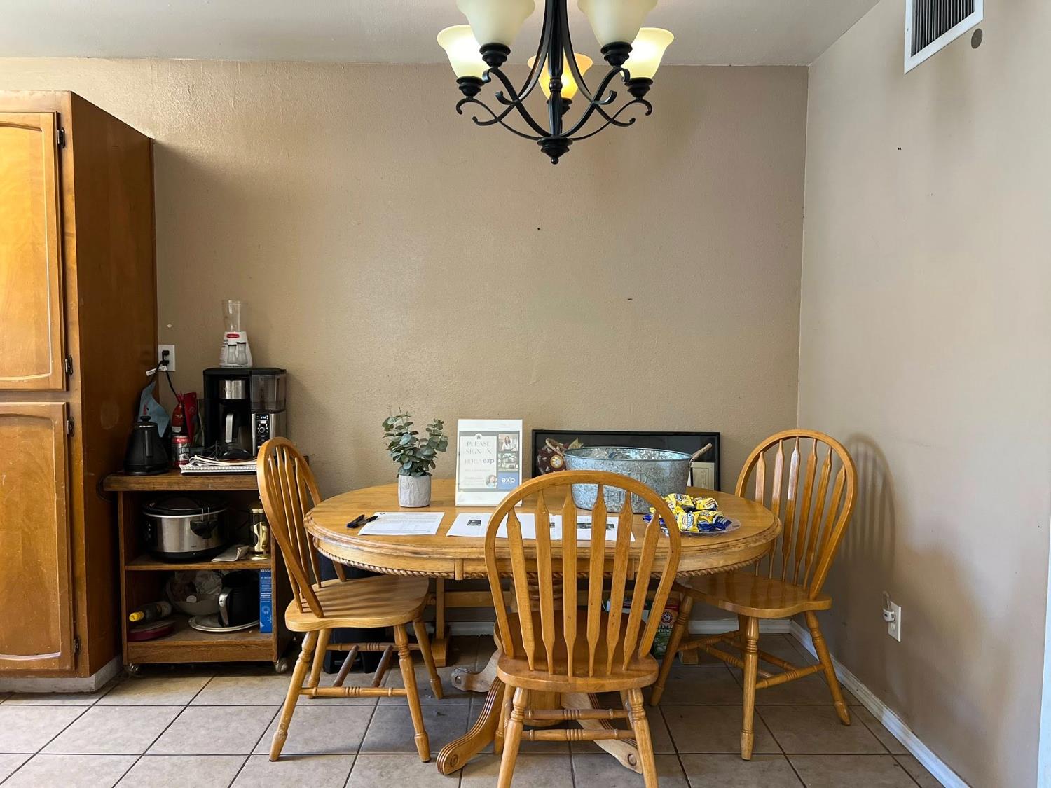 Detail Gallery Image 2 of 8 For 2717 Santiago Dr, Modesto,  CA 95354 - 3 Beds | 2 Baths