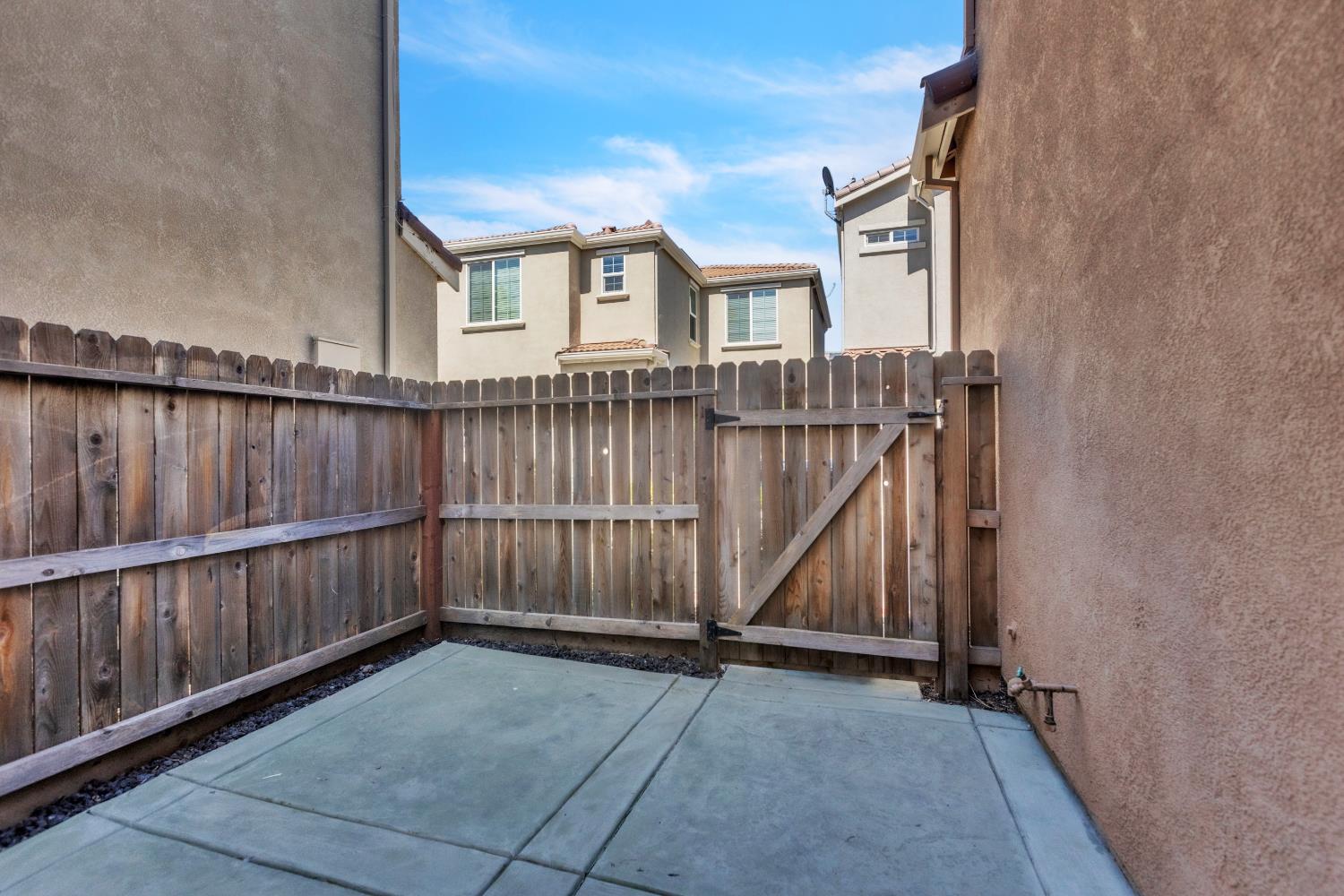 Detail Gallery Image 25 of 27 For 7829 Acorri Walk, Sacramento,  CA 95823 - 3 Beds | 2/1 Baths