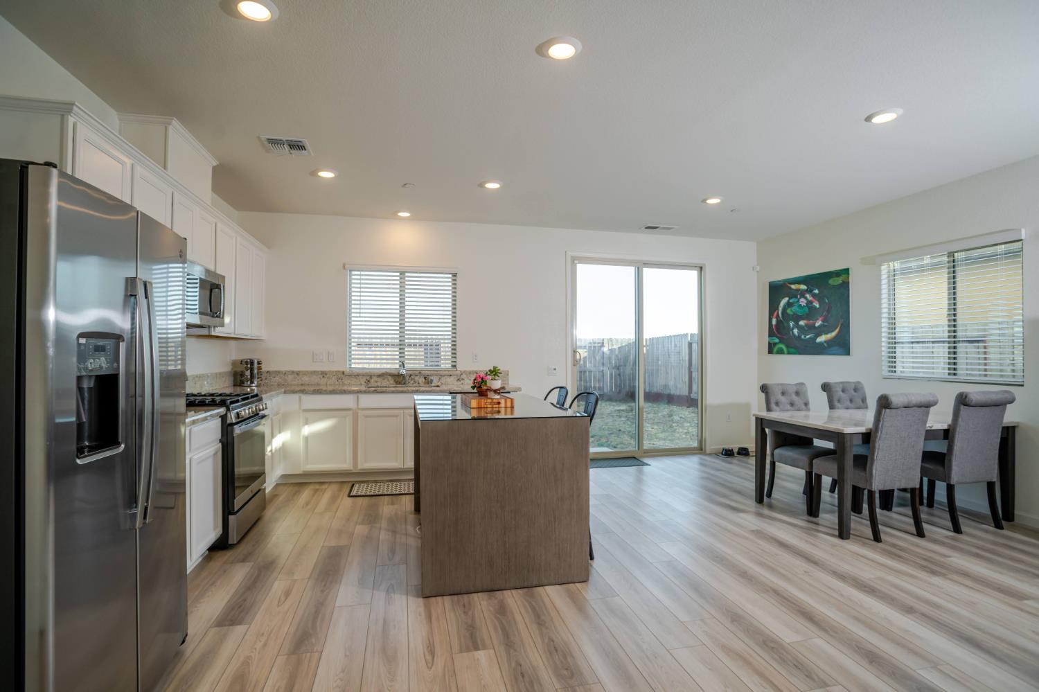 Detail Gallery Image 7 of 43 For 12808 Scholarly Way, Rancho Cordova,  CA 95742 - 5 Beds | 3/1 Baths
