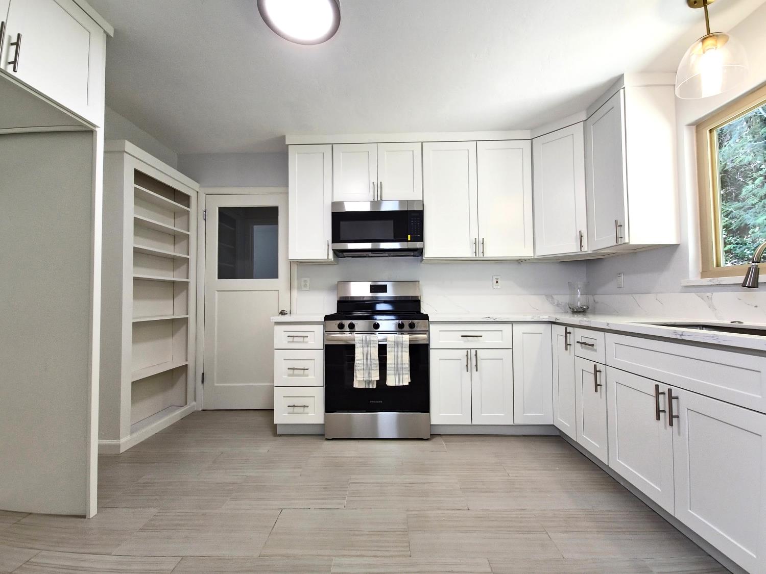 Detail Gallery Image 8 of 18 For 1284 Roxie Way, Placerville,  CA 95667 - 3 Beds | 1 Baths