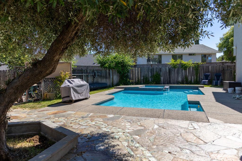 Detail Gallery Image 32 of 36 For 6109 Tremain Dr, Citrus Heights,  CA 95621 - 4 Beds | 2/1 Baths