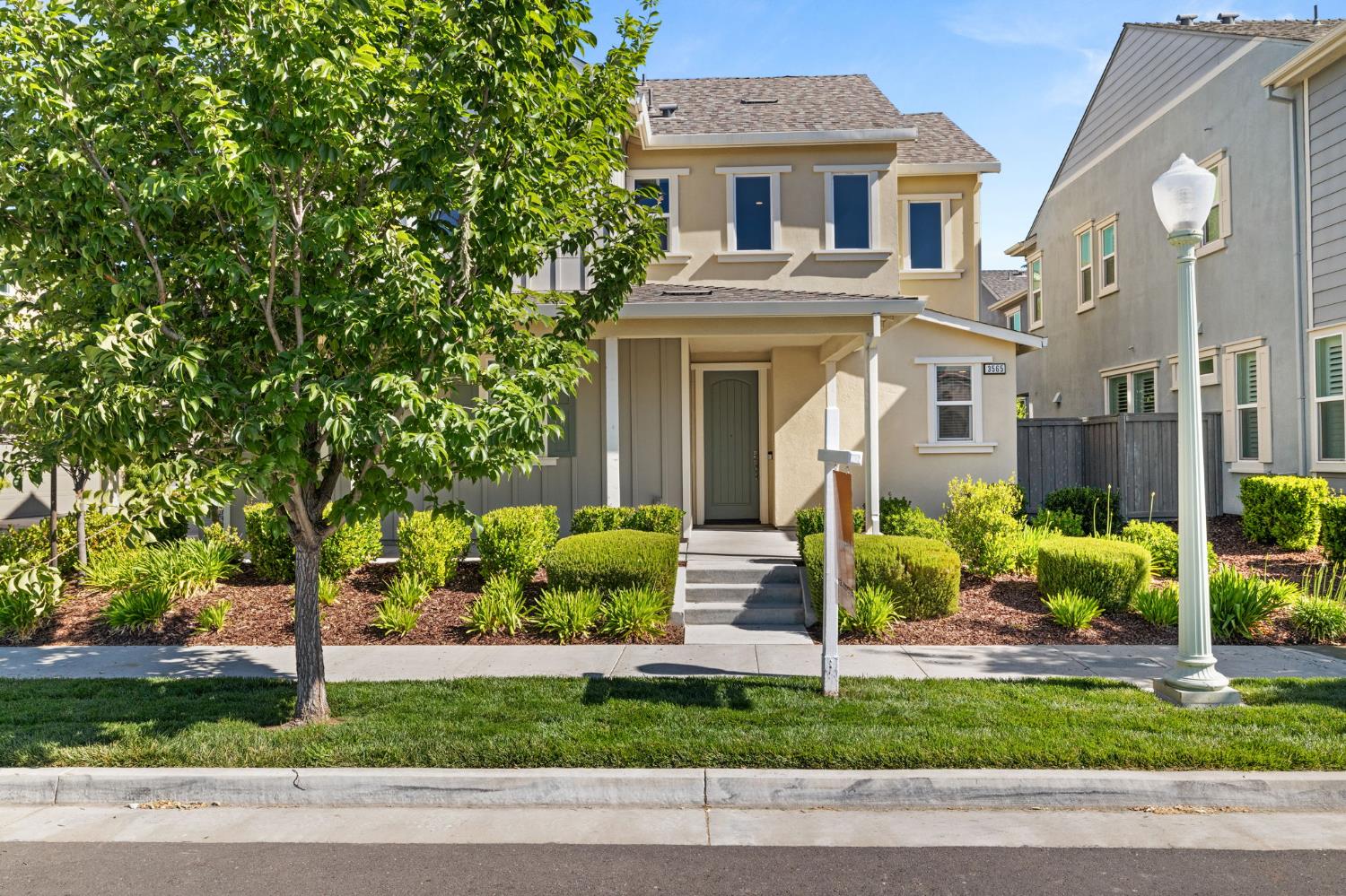 Detail Gallery Image 3 of 78 For 3565 Forney Way, Sacramento,  CA 95816 - 4 Beds | 2/1 Baths