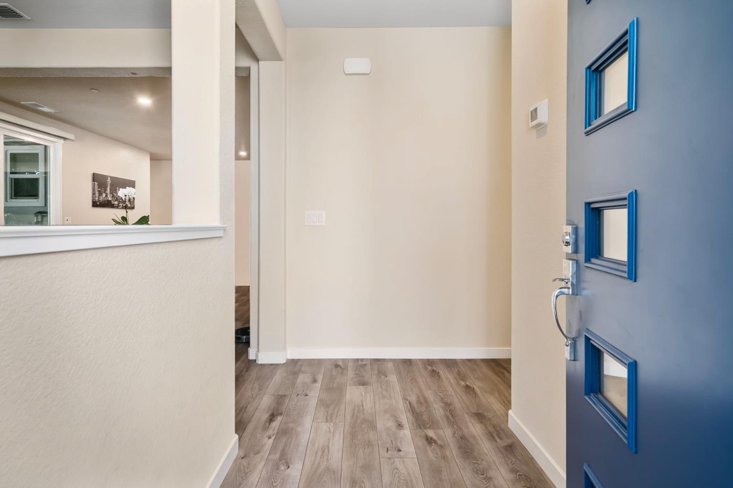 Detail Gallery Image 5 of 39 For 4242 Ocean Ln, Elk Grove,  CA 95757 - 4 Beds | 2/1 Baths