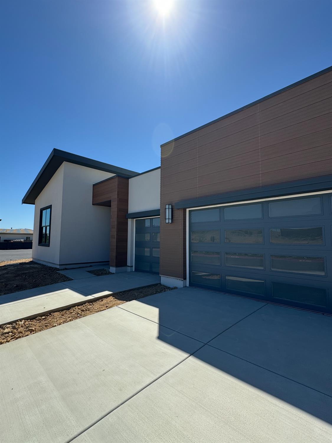 Detail Gallery Image 1 of 13 For 4657 Dehone Cir, Folsom,  CA 95630 - 4 Beds | 4/1 Baths