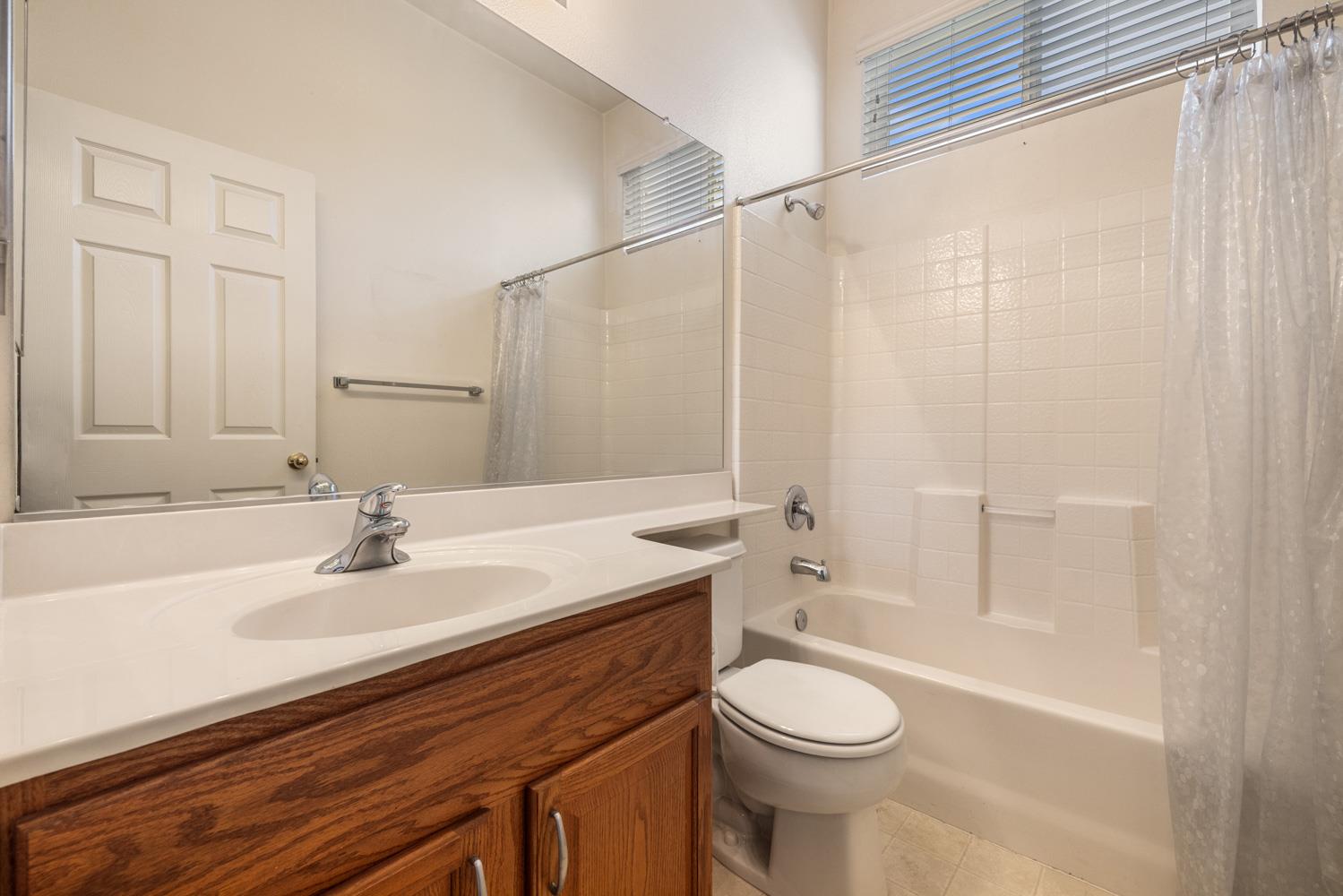 Detail Gallery Image 30 of 40 For 2264 Autumn Moon Way, Turlock,  CA 95382 - 4 Beds | 3 Baths