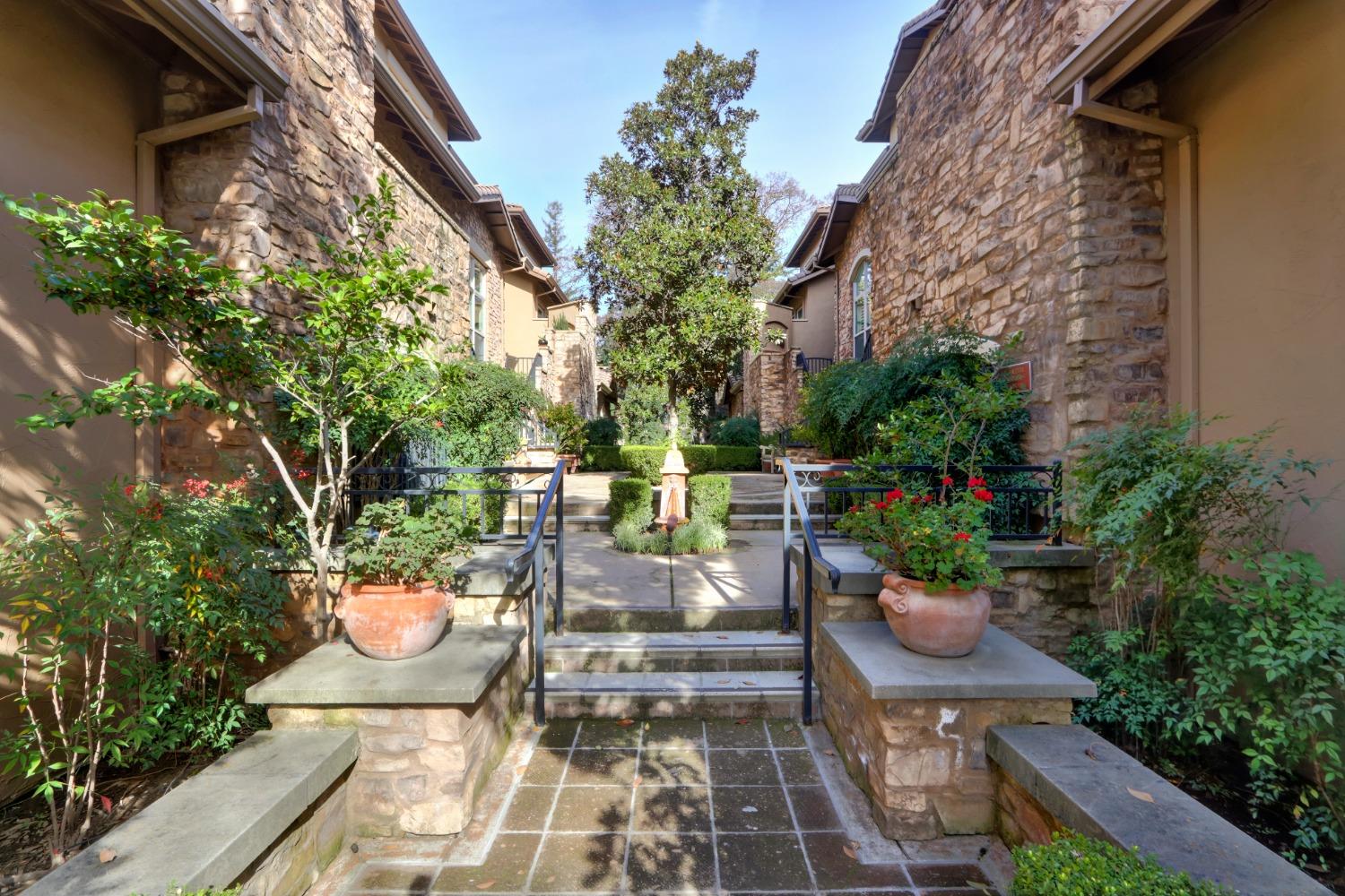 Detail Gallery Image 24 of 29 For 2430 Pavilions Place Ln #404,  Sacramento,  CA 95825 - 4 Beds | 3/1 Baths