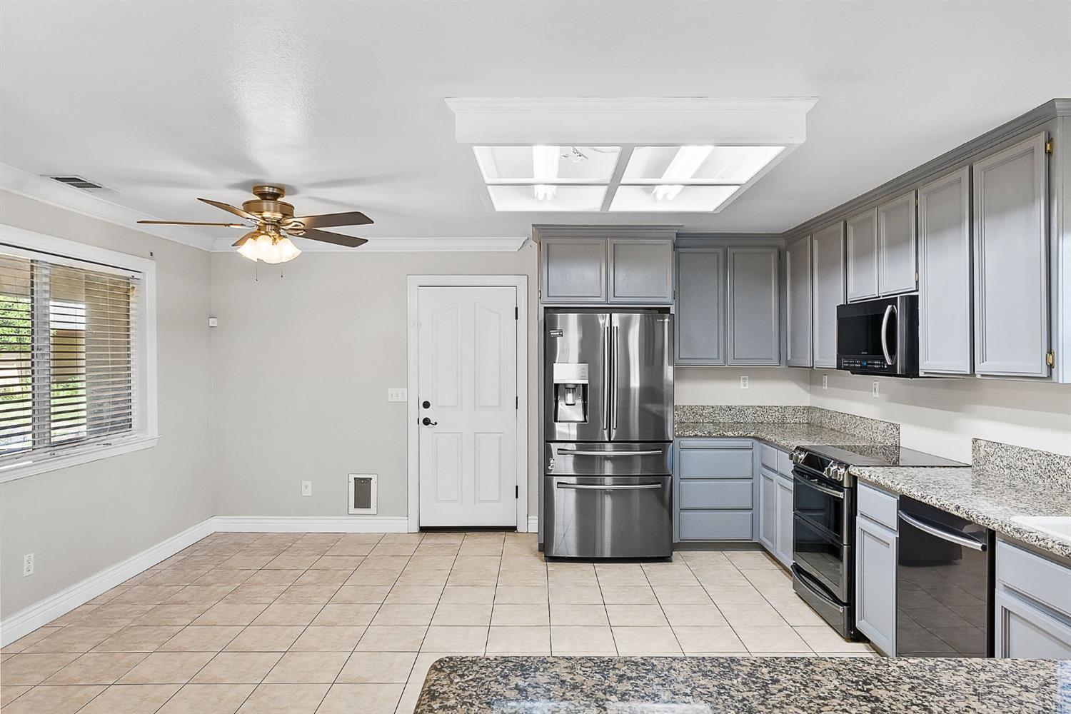 Detail Gallery Image 17 of 33 For 3461 Birch Tree Way, Sacramento,  CA 95826 - 4 Beds | 2 Baths