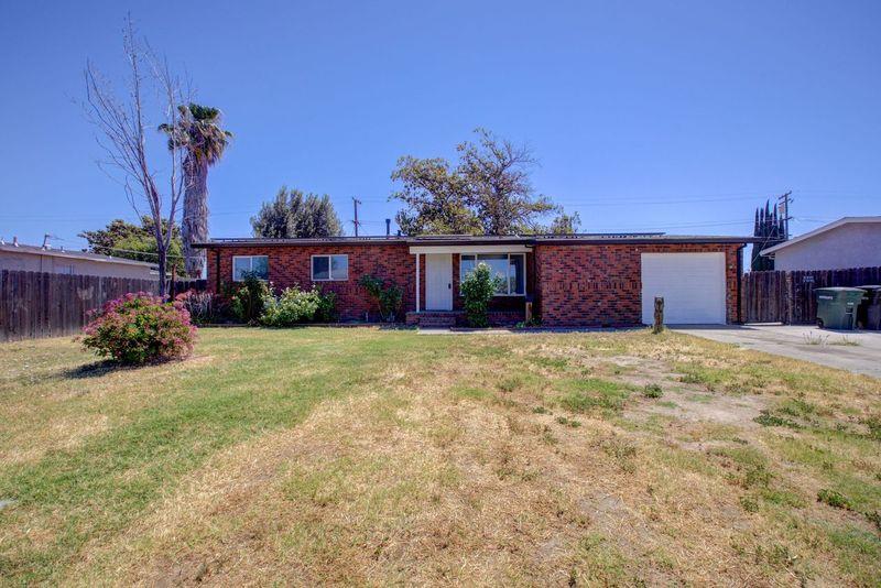 Detail Gallery Image 1 of 32 For 3212 Triplett St, Modesto,  CA 95355 - 3 Beds | 2 Baths