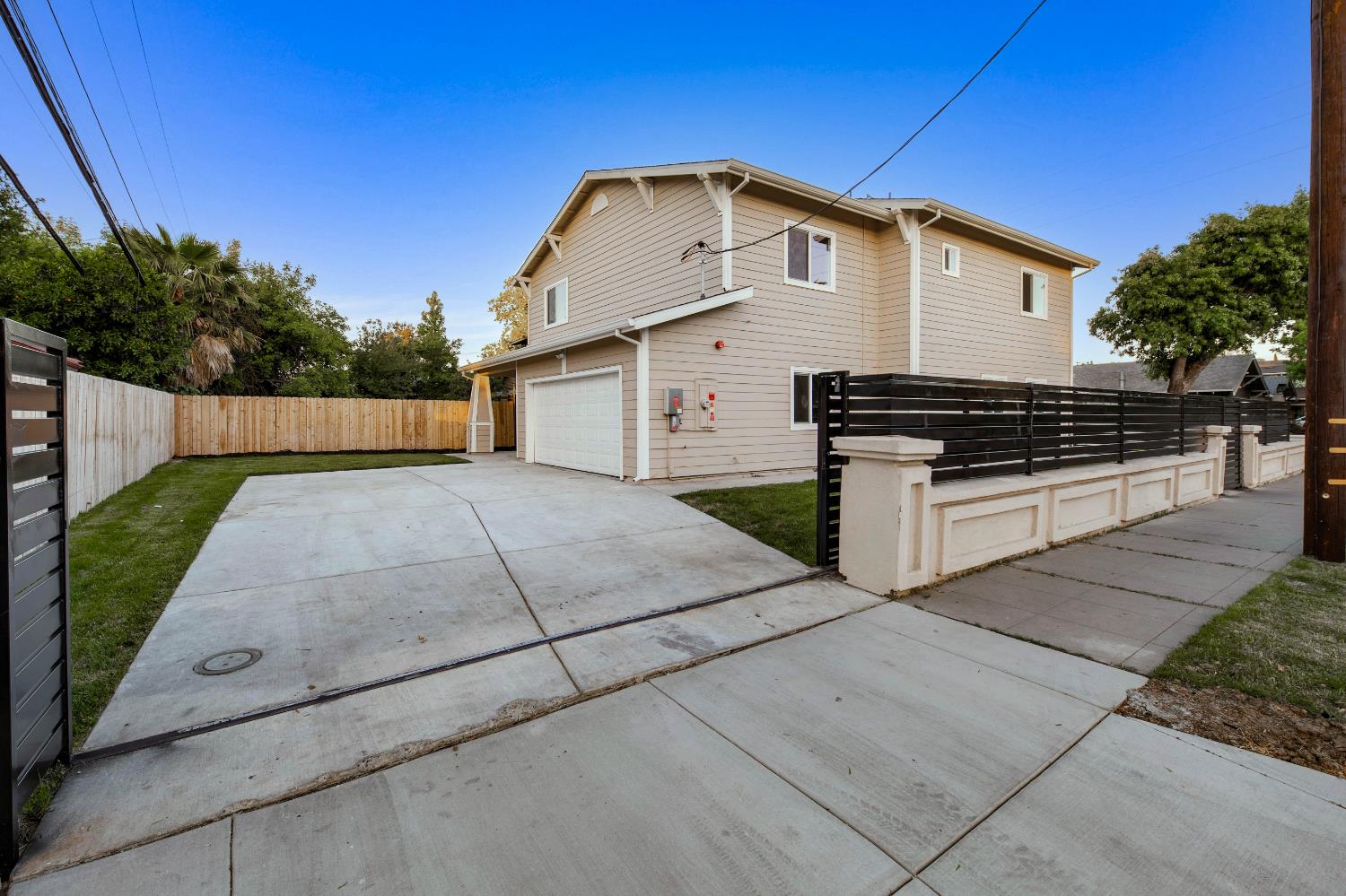Detail Gallery Image 6 of 54 For 745 W Harding Way, Stockton,  CA 95204 - 5 Beds | 3 Baths