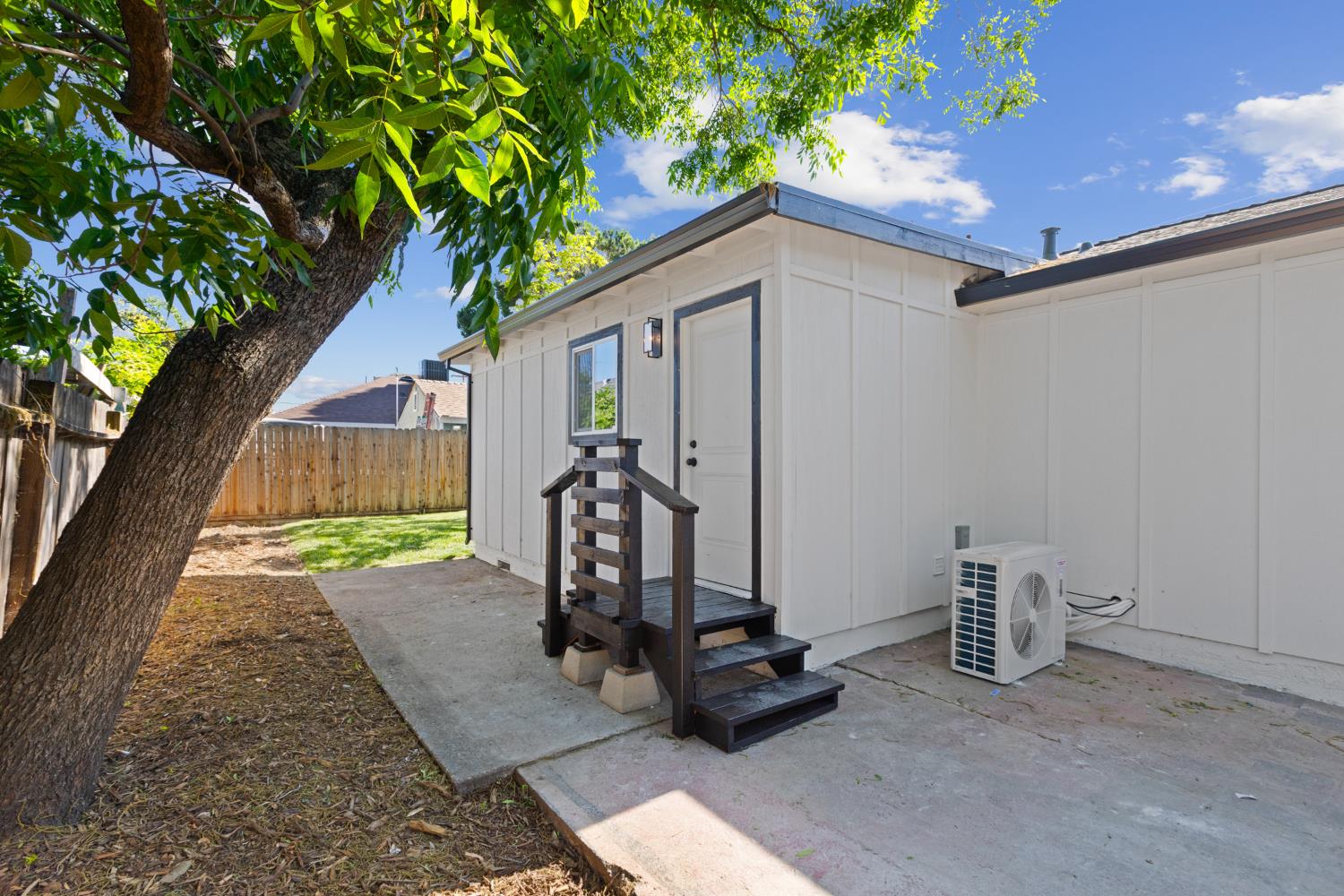 Detail Gallery Image 22 of 27 For 5121 Mendocino Blvd, Sacramento,  CA 95820 - 3 Beds | 1 Baths