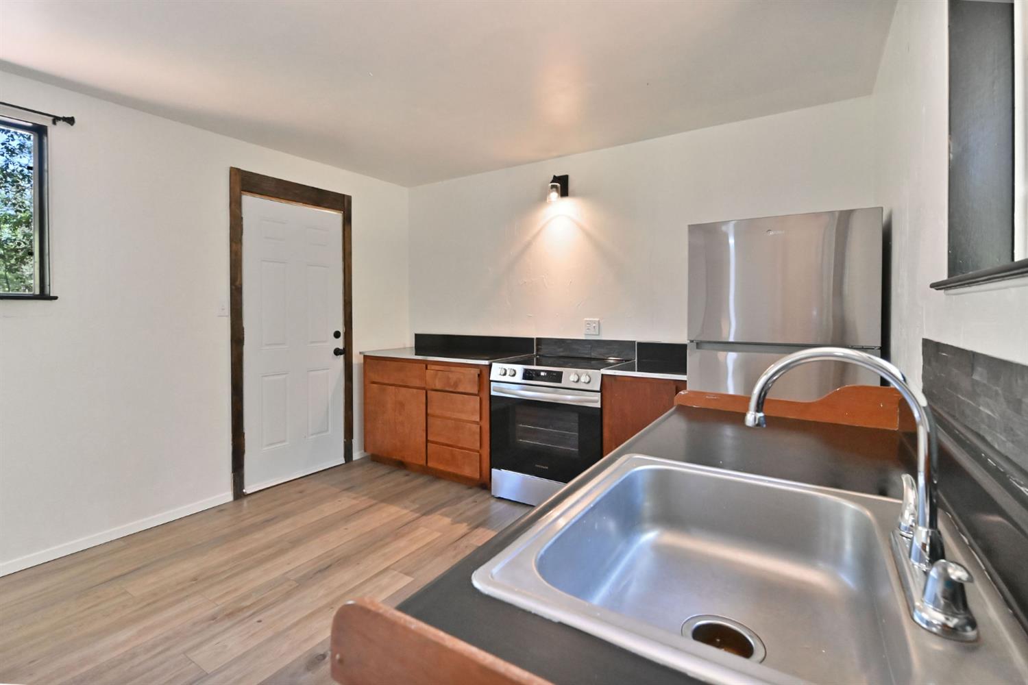 Detail Gallery Image 6 of 31 For 1216 Railroad Flat Rd, Mokelumne Hill,  CA 95245 - 1 Beds | 1 Baths