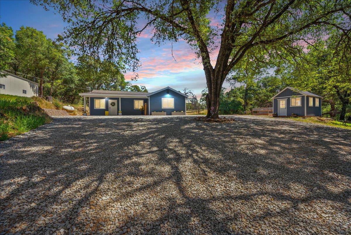 Pineapple Court, Grass Valley, California image 2