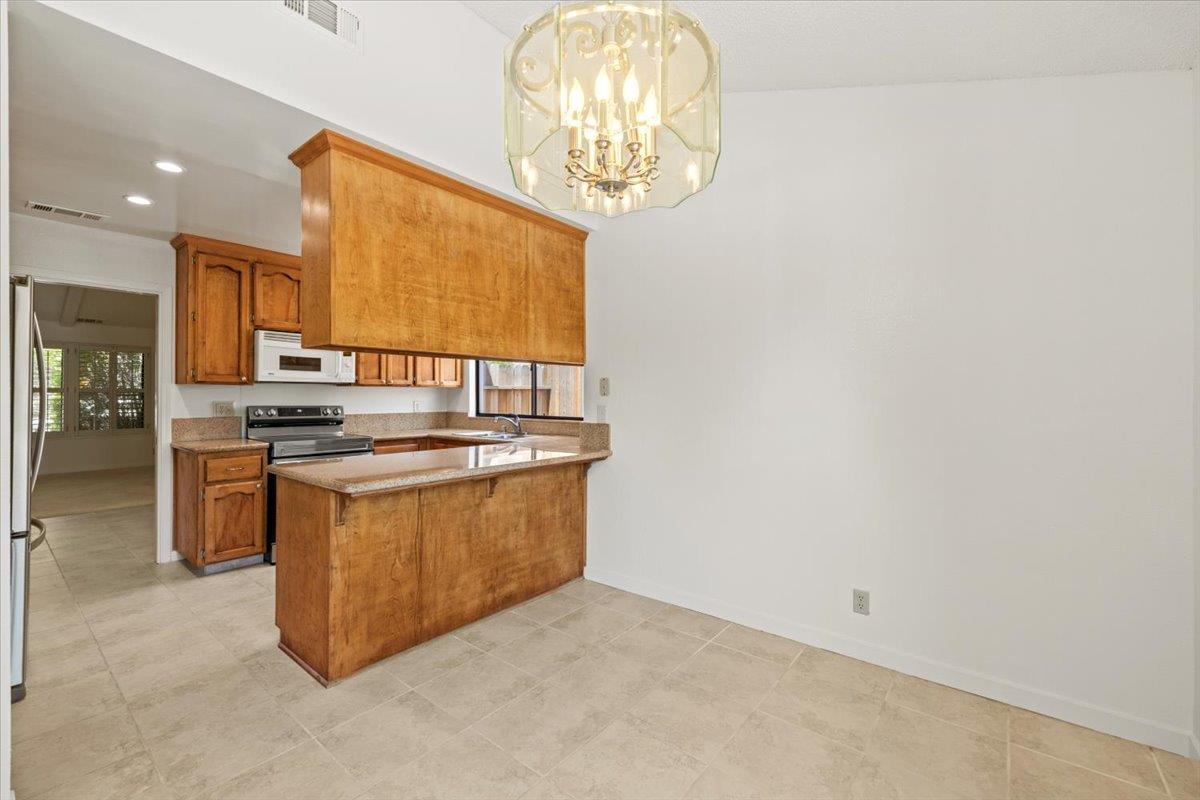Detail Gallery Image 12 of 37 For 6544 Shadow Hawk Dr, Citrus Heights,  CA 95621 - 3 Beds | 2 Baths