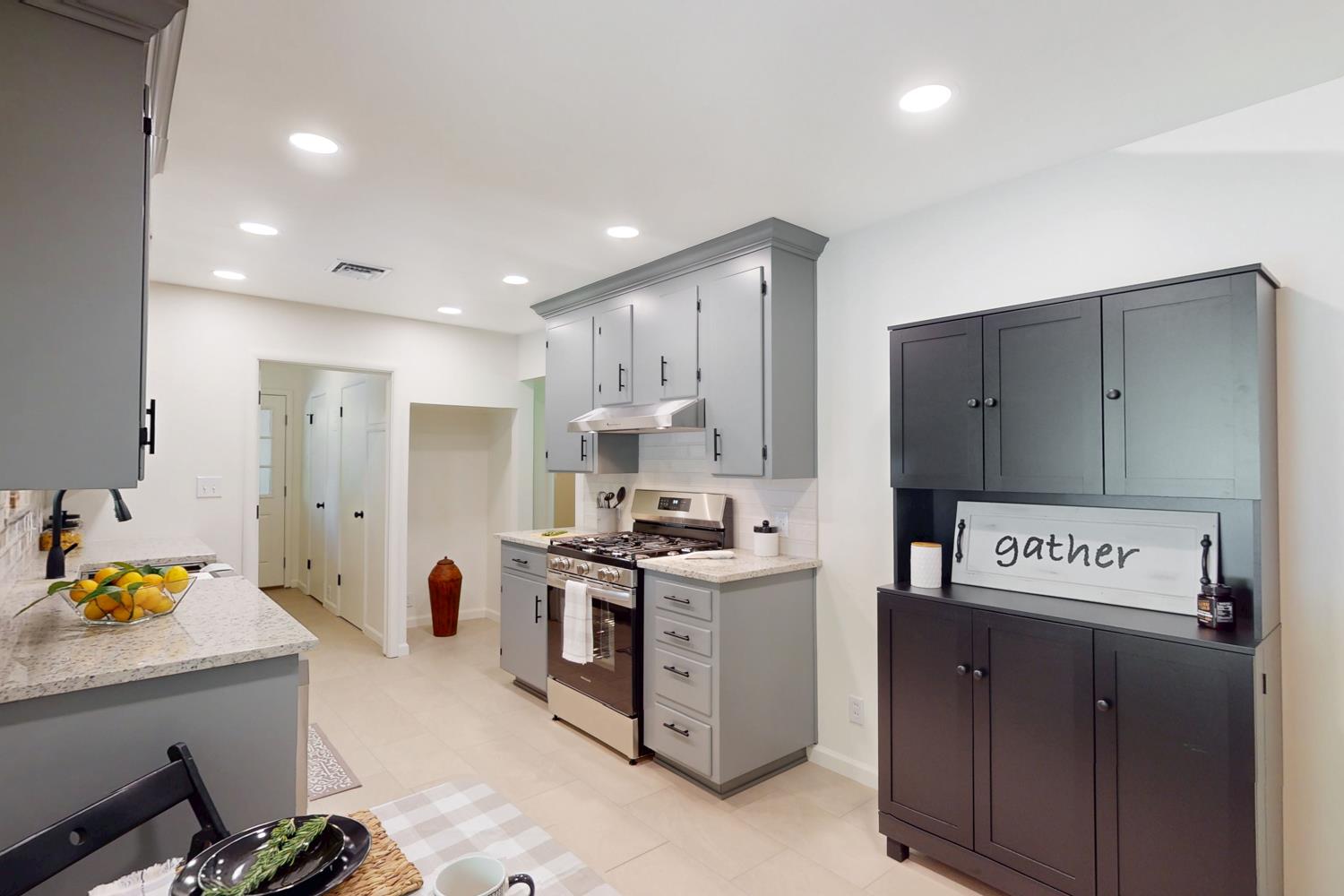 Detail Gallery Image 5 of 56 For 889 Jones Rd, Yuba City,  CA 95991 - 4 Beds | 1/1 Baths