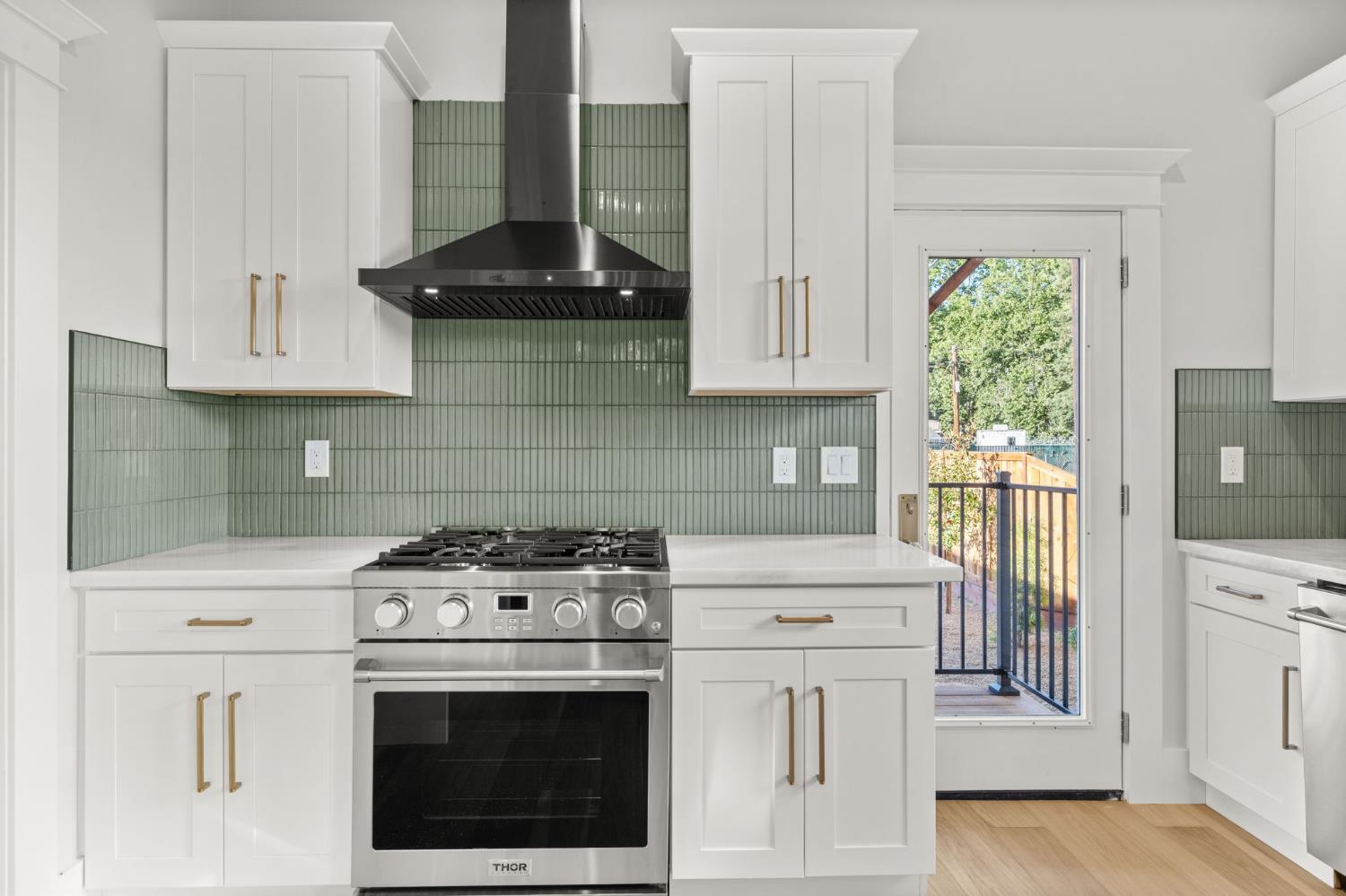 Detail Gallery Image 25 of 73 For 1421 T St, Sacramento,  CA 95811 - 4 Beds | 3 Baths