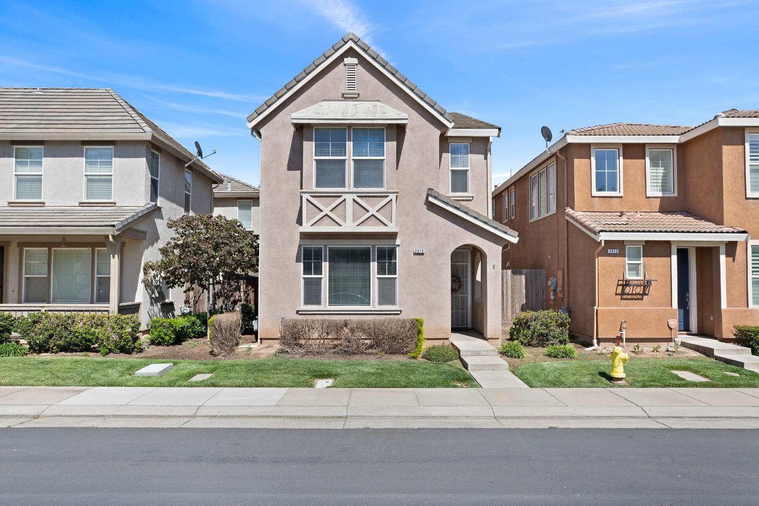 Detail Gallery Image 1 of 33 For 2816 Hawaiian Petrel Ave, Modesto,  CA 95355 - 3 Beds | 2/1 Baths