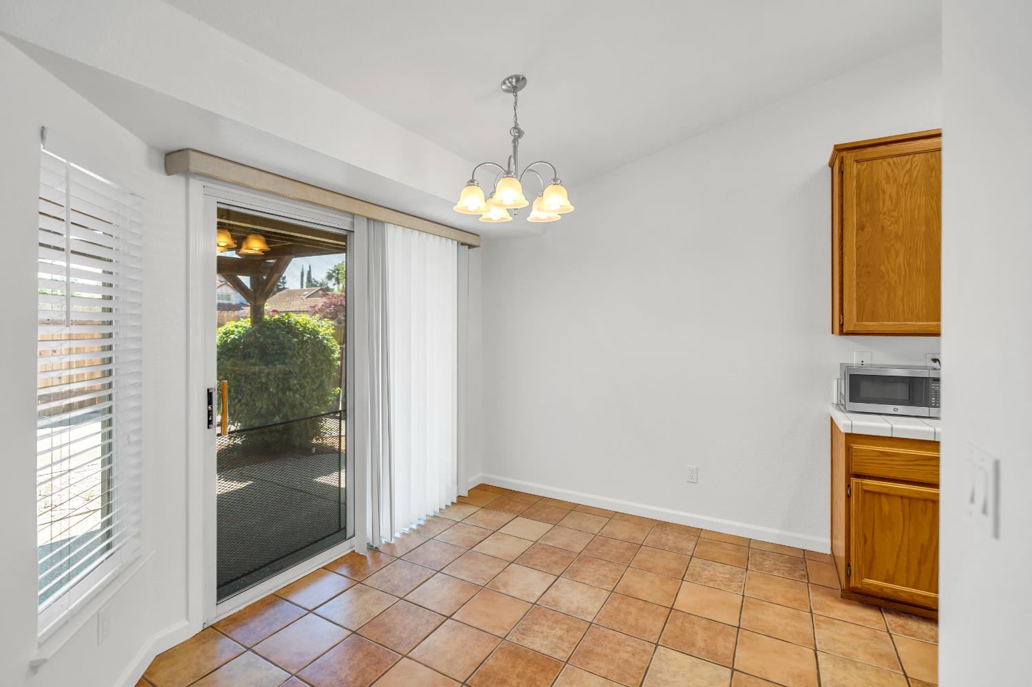 Detail Gallery Image 10 of 35 For 8825 Kepler Ct., Elk Grove,  CA 95758 - 2 Beds | 2 Baths