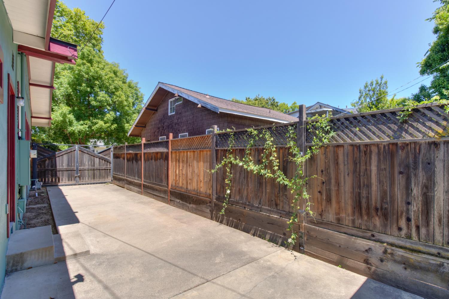 Detail Gallery Image 49 of 53 For 4860 U St, Sacramento,  CA 95817 - 3 Beds | 2 Baths