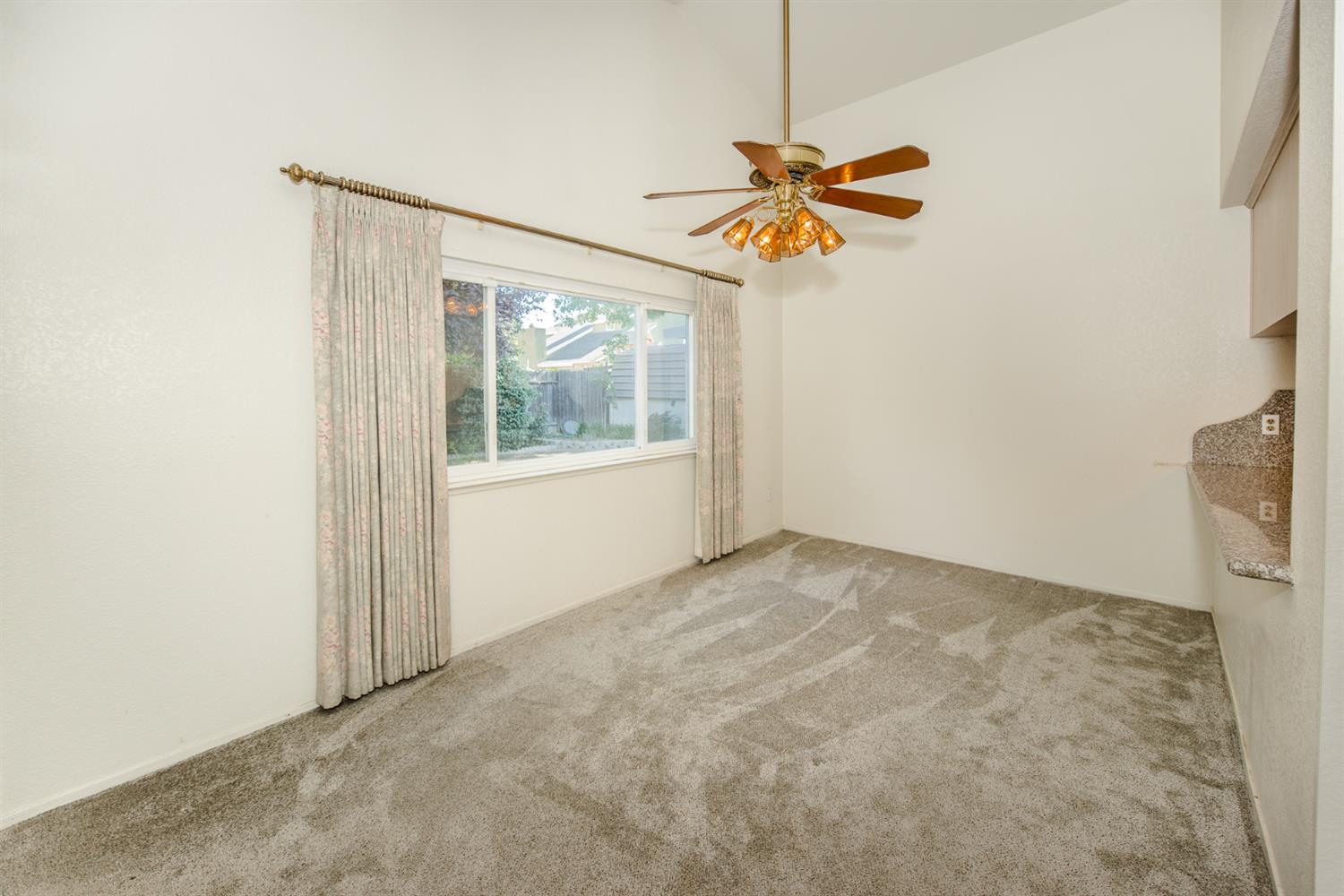 Detail Gallery Image 8 of 16 For 1455 Willow Springs Dr, Woodland,  CA 95776 - 3 Beds | 2 Baths