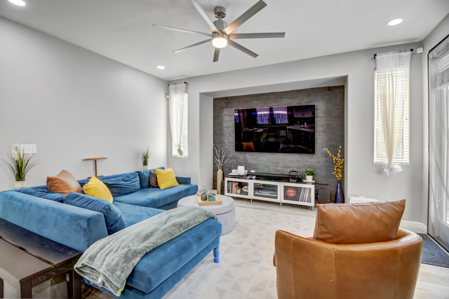 Detail Gallery Image 8 of 36 For 3043 Brunnet Ln, Sacramento,  CA 95833 - 4 Beds | 2/1 Baths