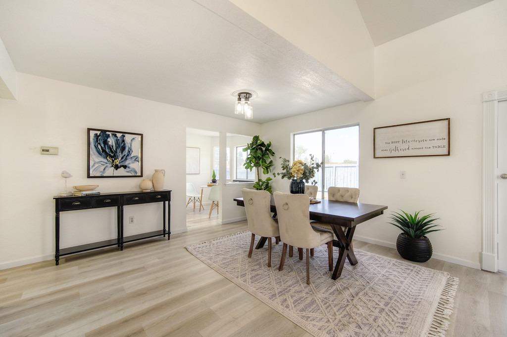 Detail Gallery Image 7 of 37 For 14 Fernwood Ct, Pittsburg,  CA 94565 - 4 Beds | 2/1 Baths