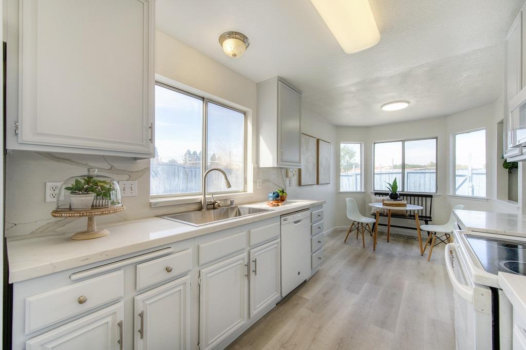 Detail Gallery Image 22 of 37 For 14 Fernwood Ct, Pittsburg,  CA 94565 - 4 Beds | 2/1 Baths